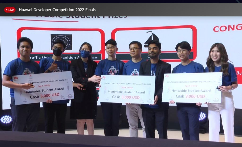 ขอแสดงความยินดีกับนิสิตที่รับรางวัล  Honorable Student Award ของ HUAWEI - รูปภาพที่ 3