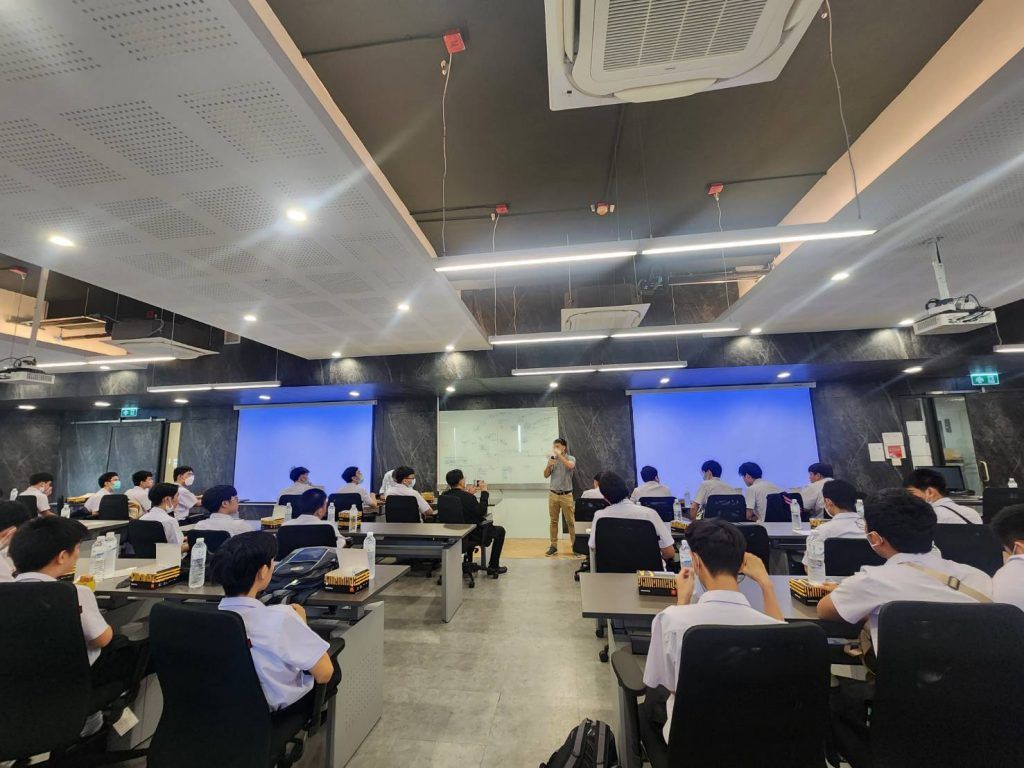 คณะอาจารย์และนักเรียนจากโรงเรียนสวนกุหลาบเข้ามาเยี่ยมชมภาควิชาฯ - รูปภาพที่ 2