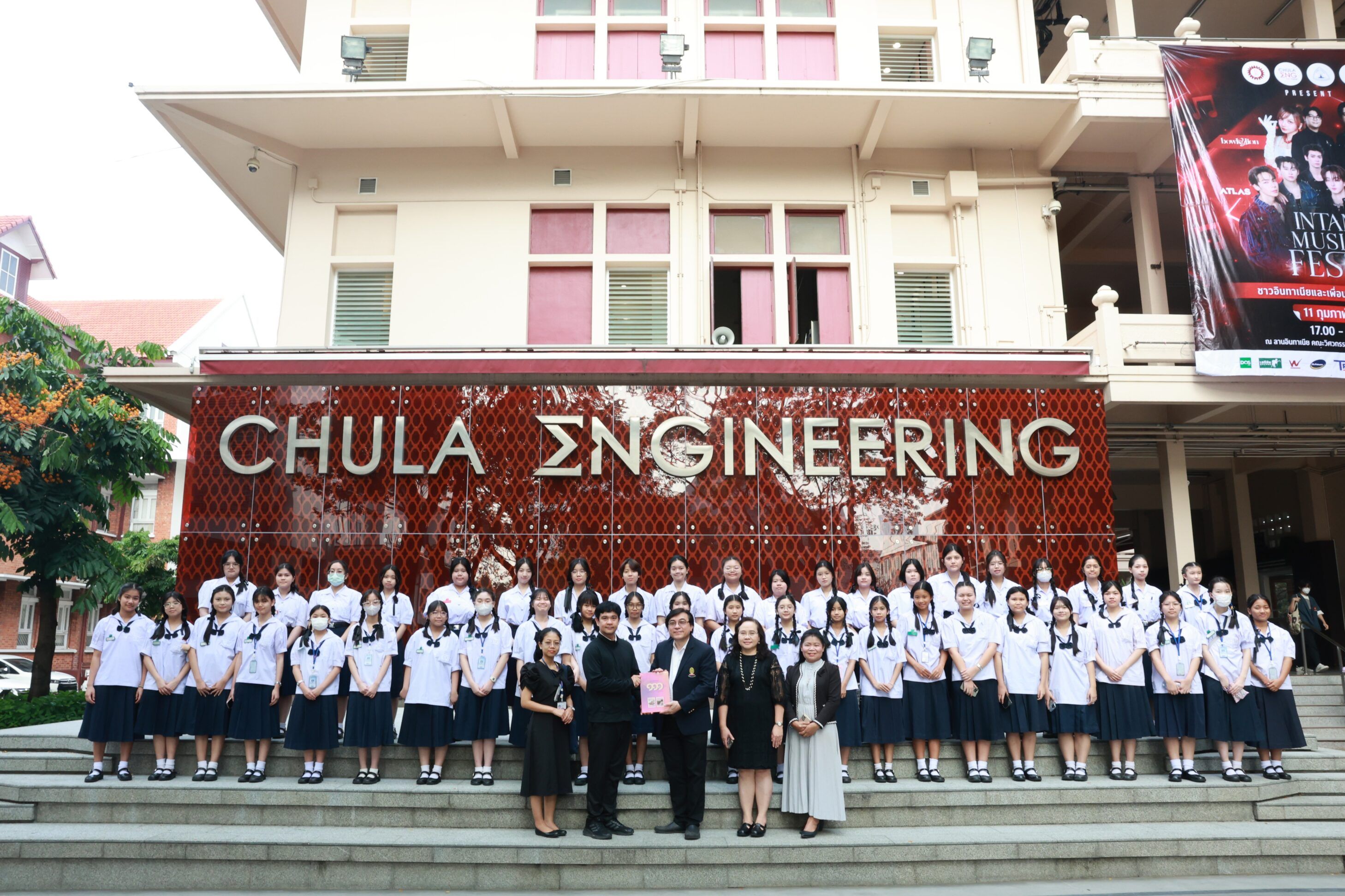 🥳ภาควิชาวิศวกรรมคอมพิวเตอร์ คณะวิศวกรรมศาสตร์ จุฬาลงกรณ์มหาวิทยาลัย ยินดีต้อนรับคณะครูและนักเรียนจากจากโรงเรียนราชินีบน เข้าเยี่ยมชมคณะวิศวกรรมศาสตร์และรับฟังหลักสูตรของภาควิชาวิศวกรรมคอมพิวเตอร์🥳 - รูปภาพที่ 1