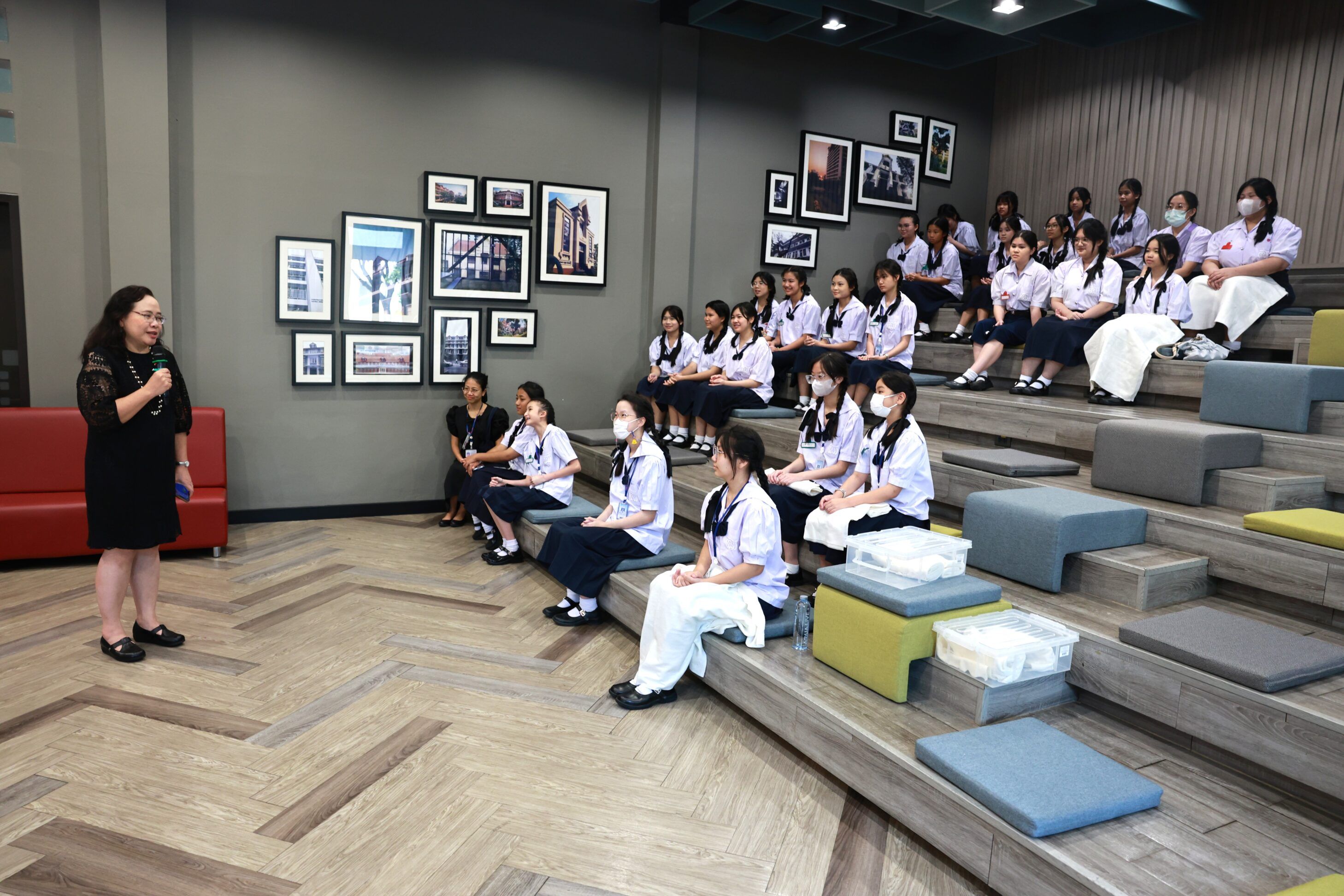 🥳ภาควิชาวิศวกรรมคอมพิวเตอร์ คณะวิศวกรรมศาสตร์ จุฬาลงกรณ์มหาวิทยาลัย ยินดีต้อนรับคณะครูและนักเรียนจากจากโรงเรียนราชินีบน เข้าเยี่ยมชมคณะวิศวกรรมศาสตร์และรับฟังหลักสูตรของภาควิชาวิศวกรรมคอมพิวเตอร์🥳 - รูปภาพที่ 5