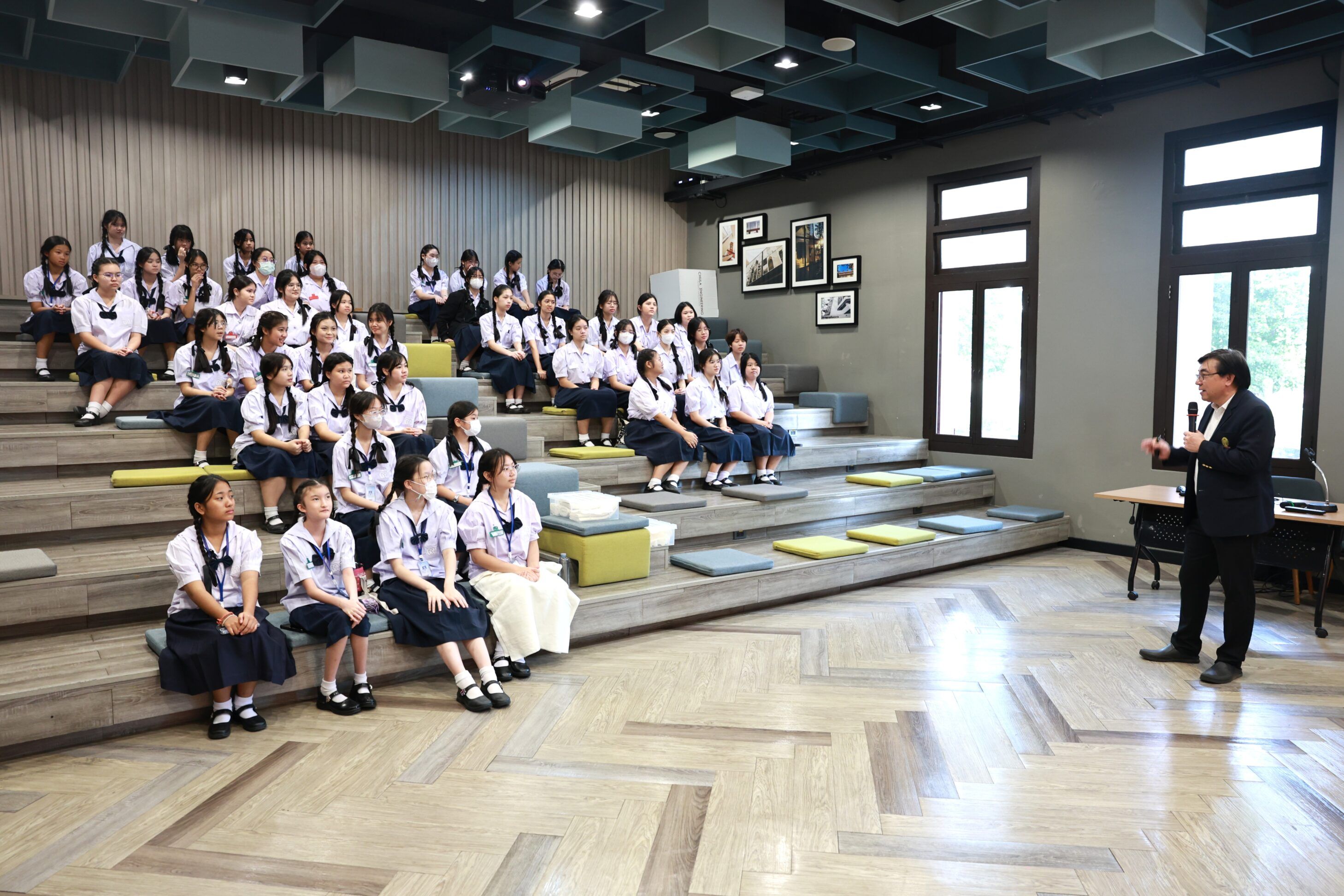 🥳ภาควิชาวิศวกรรมคอมพิวเตอร์ คณะวิศวกรรมศาสตร์ จุฬาลงกรณ์มหาวิทยาลัย ยินดีต้อนรับคณะครูและนักเรียนจากจากโรงเรียนราชินีบน เข้าเยี่ยมชมคณะวิศวกรรมศาสตร์และรับฟังหลักสูตรของภาควิชาวิศวกรรมคอมพิวเตอร์🥳 - รูปภาพที่ 6