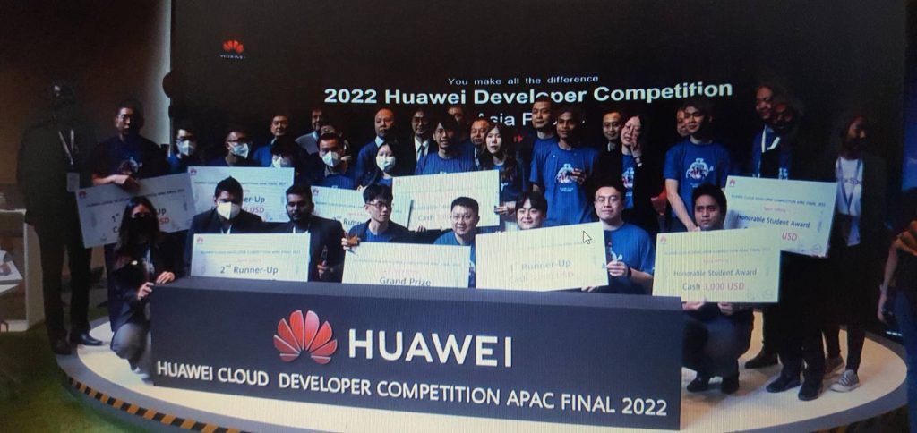 ขอแสดงความยินดีกับนิสิตที่รับรางวัล  Honorable Student Award ของ HUAWEI - รูปภาพที่ 1