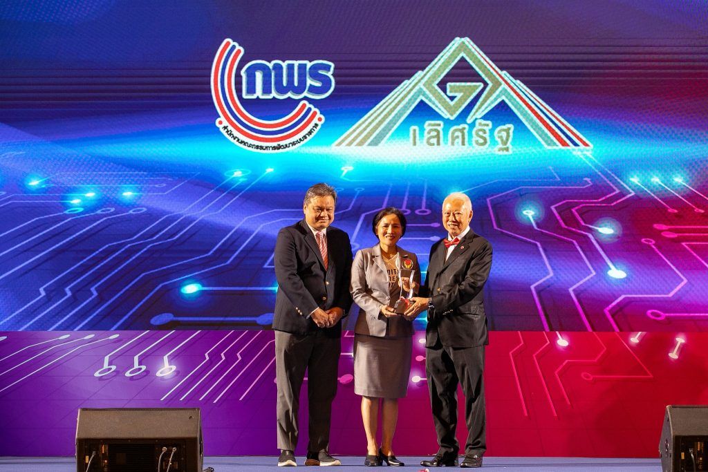 ภาควิชาวิศวกรรมคอมพิวเตอร์ คณะวิศวกรรมศาสตร์ จุฬาลงกรณ์มหาวิทยาลัย ขอแสดงความยินดีอย่างยิ่งกับ ผศ.ดร. ณัฐวุฒิ หนูไพโรจน์ - รูปภาพที่ 2