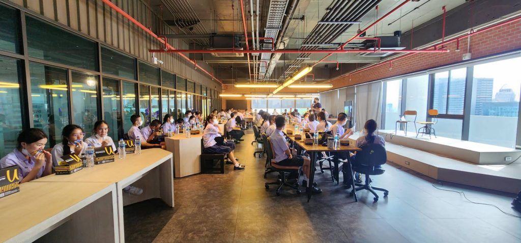 คณะอาจารย์และนักเรียนจากโรงเรียนจิตรลดาเข้าเยี่ยมชมภาควิชาฯ - รูปภาพที่ 5