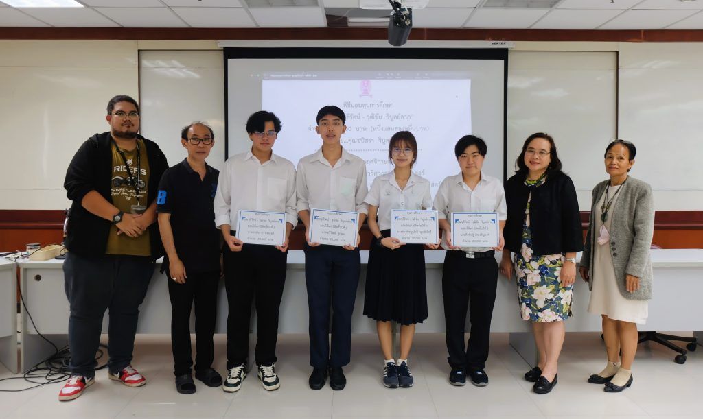 ภาพบรรยากาศพิธีมอบทุนการศึกษา "ทุนการศึกษา คุณชุลีรัตน์ - วุฒิชัย วิบูลย์ลาภ" - รูปภาพที่ 1
