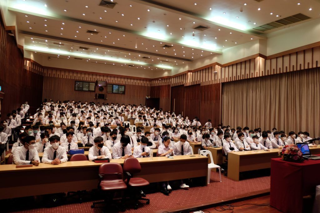 ภาพบรรยากาศบางส่วนงานปฐมนิเทศนิสิตใหม่ ปีการศึกษา 2566 ระดับปริญญาตรี ภาควิชาวิศวกรรมคอมพิวเตอร์ คณะ​วิศวกรรม​ศาสตร์​จุฬาลงกรณ์มหาวิทยาลัย - รูปภาพที่ 1