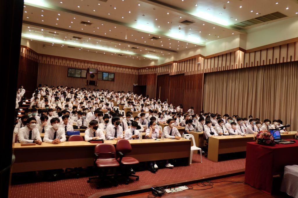 ภาพบรรยากาศบางส่วนงานปฐมนิเทศนิสิตใหม่ ปีการศึกษา 2566 ระดับปริญญาตรี ภาควิชาวิศวกรรมคอมพิวเตอร์ คณะ​วิศวกรรม​ศาสตร์​จุฬาลงกรณ์มหาวิทยาลัย - รูปภาพที่ 2