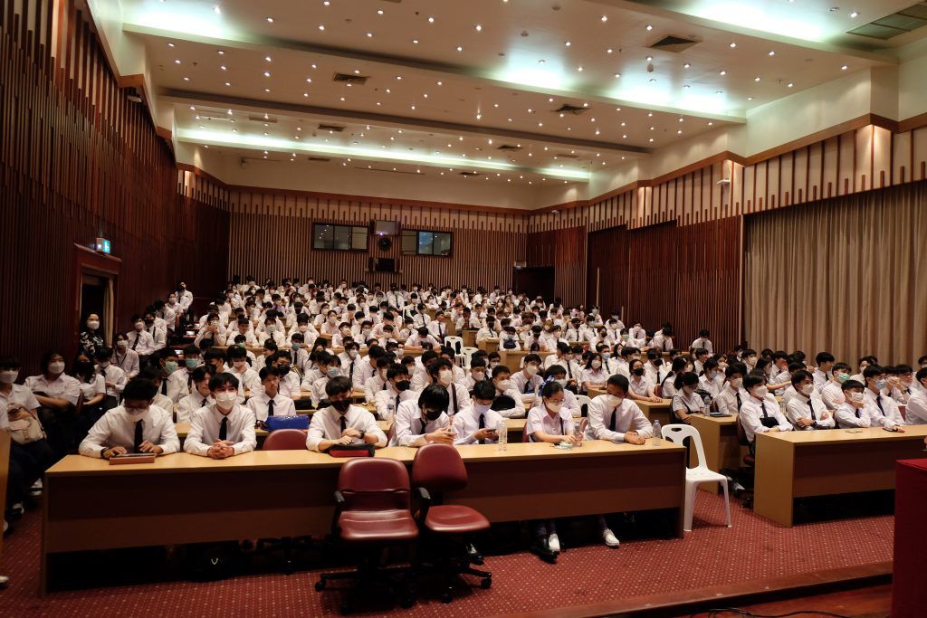 ภาพบรรยากาศบางส่วนงานปฐมนิเทศนิสิตใหม่ ปีการศึกษา 2566 ระดับปริญญาตรี ภาควิชาวิศวกรรมคอมพิวเตอร์ คณะ​วิศวกรรม​ศาสตร์​จุฬาลงกรณ์มหาวิทยาลัย - รูปภาพที่ 4