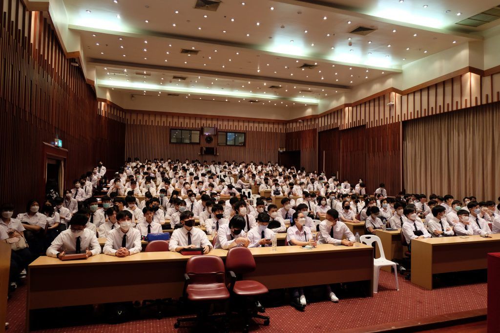 ภาพบรรยากาศบางส่วนงานปฐมนิเทศนิสิตใหม่ ปีการศึกษา 2566 ระดับปริญญาตรี ภาควิชาวิศวกรรมคอมพิวเตอร์ คณะ​วิศวกรรม​ศาสตร์​จุฬาลงกรณ์มหาวิทยาลัย - รูปภาพที่ 5