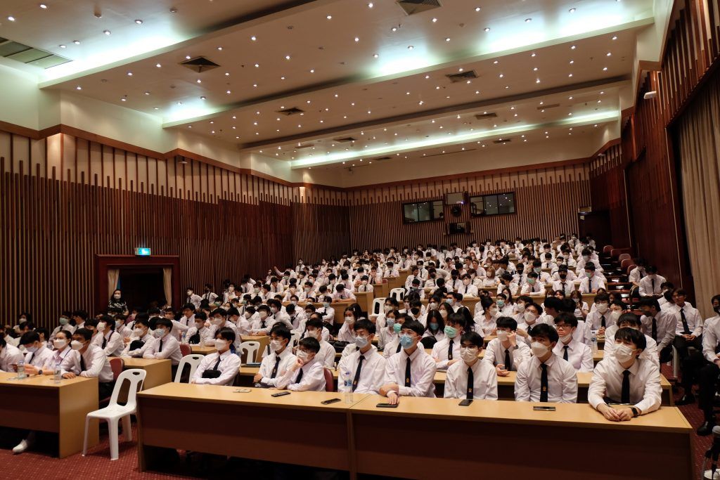ภาพบรรยากาศบางส่วนงานปฐมนิเทศนิสิตใหม่ ปีการศึกษา 2566 ระดับปริญญาตรี ภาควิชาวิศวกรรมคอมพิวเตอร์ คณะ​วิศวกรรม​ศาสตร์​จุฬาลงกรณ์มหาวิทยาลัย - รูปภาพที่ 6