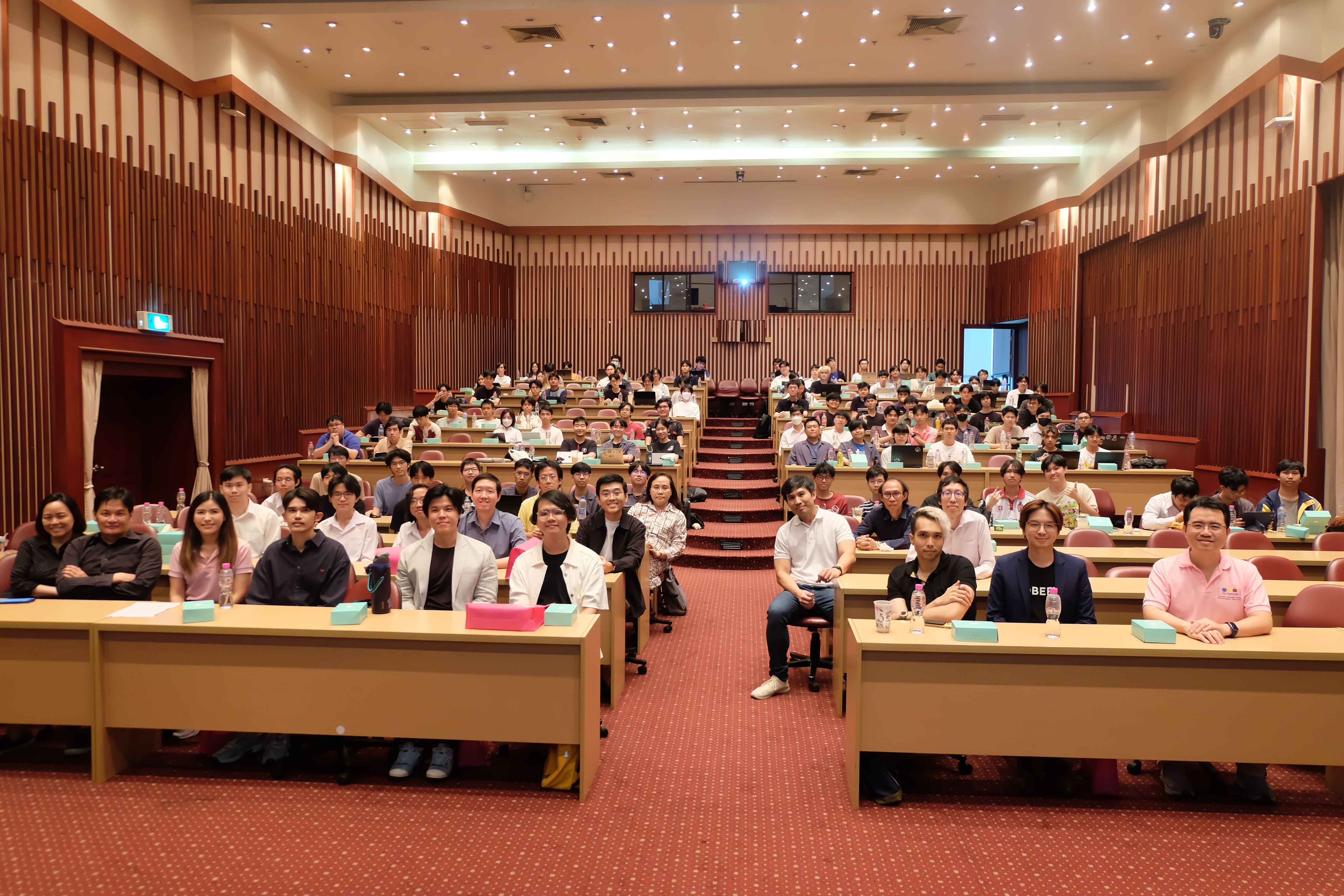 รูปภาพกิจกรรม "การเตรียมความพร้อมสู่โลกอาชีพ เส้นทางสู่ความสำเร็จหลังรั้วมหาวิทยาลัย "