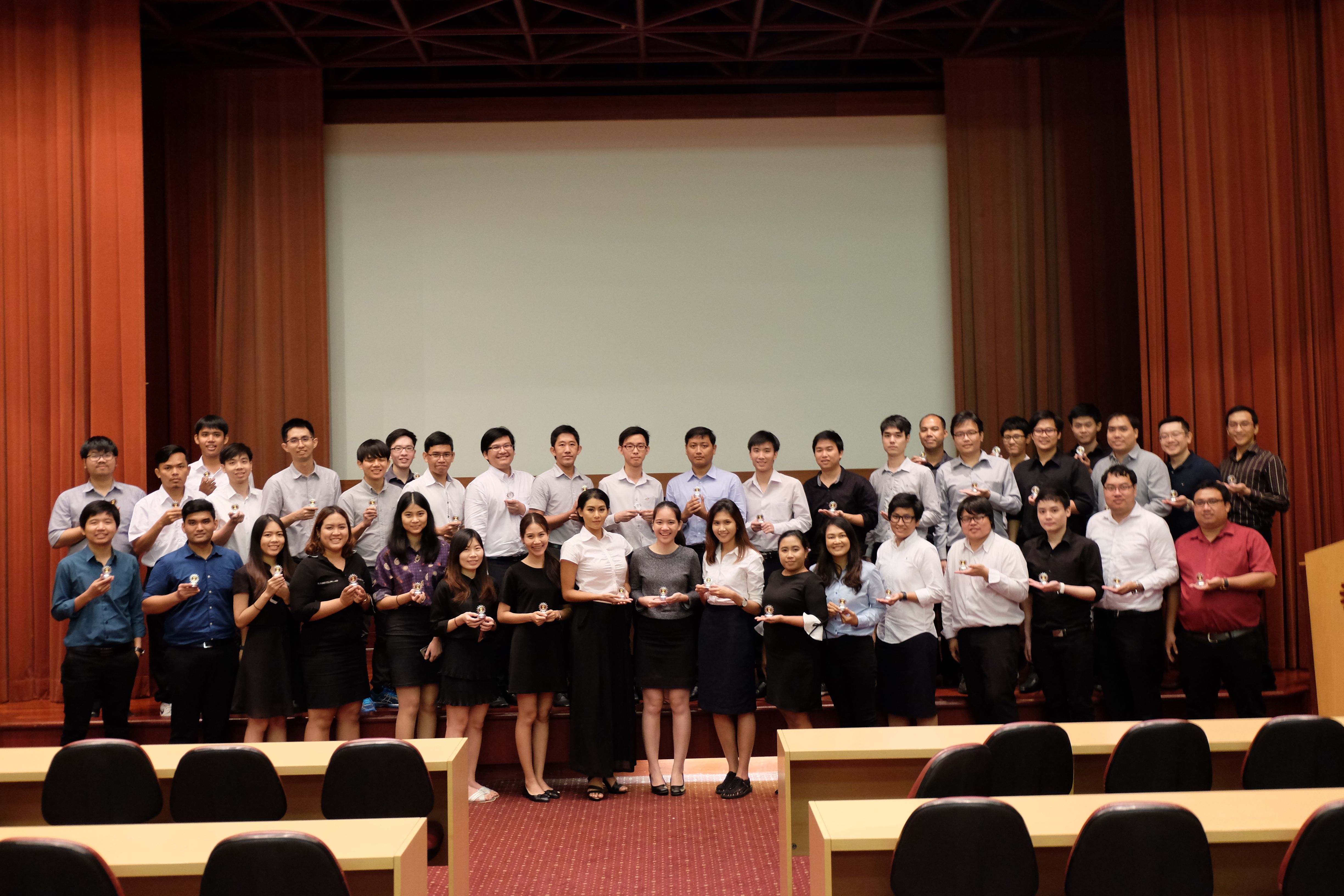ภาพกิจกรรมงานปัจฉิมนิเทศนิสิตบัณฑิตศึกษา ประจำปีการศึกษา 2559 - รูปภาพที่ 2