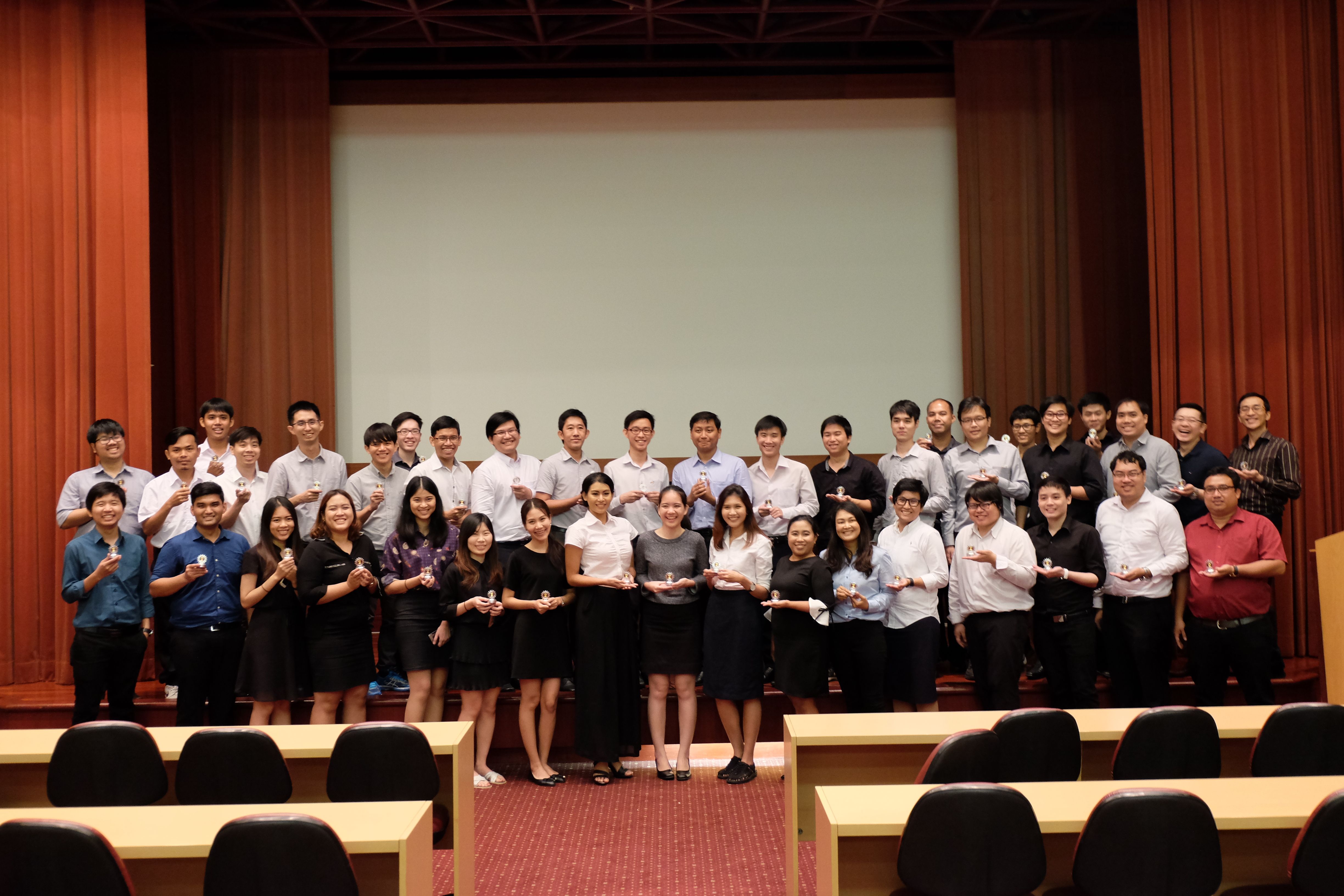 ภาพกิจกรรมงานปัจฉิมนิเทศนิสิตบัณฑิตศึกษา ประจำปีการศึกษา 2559 - รูปภาพที่ 3