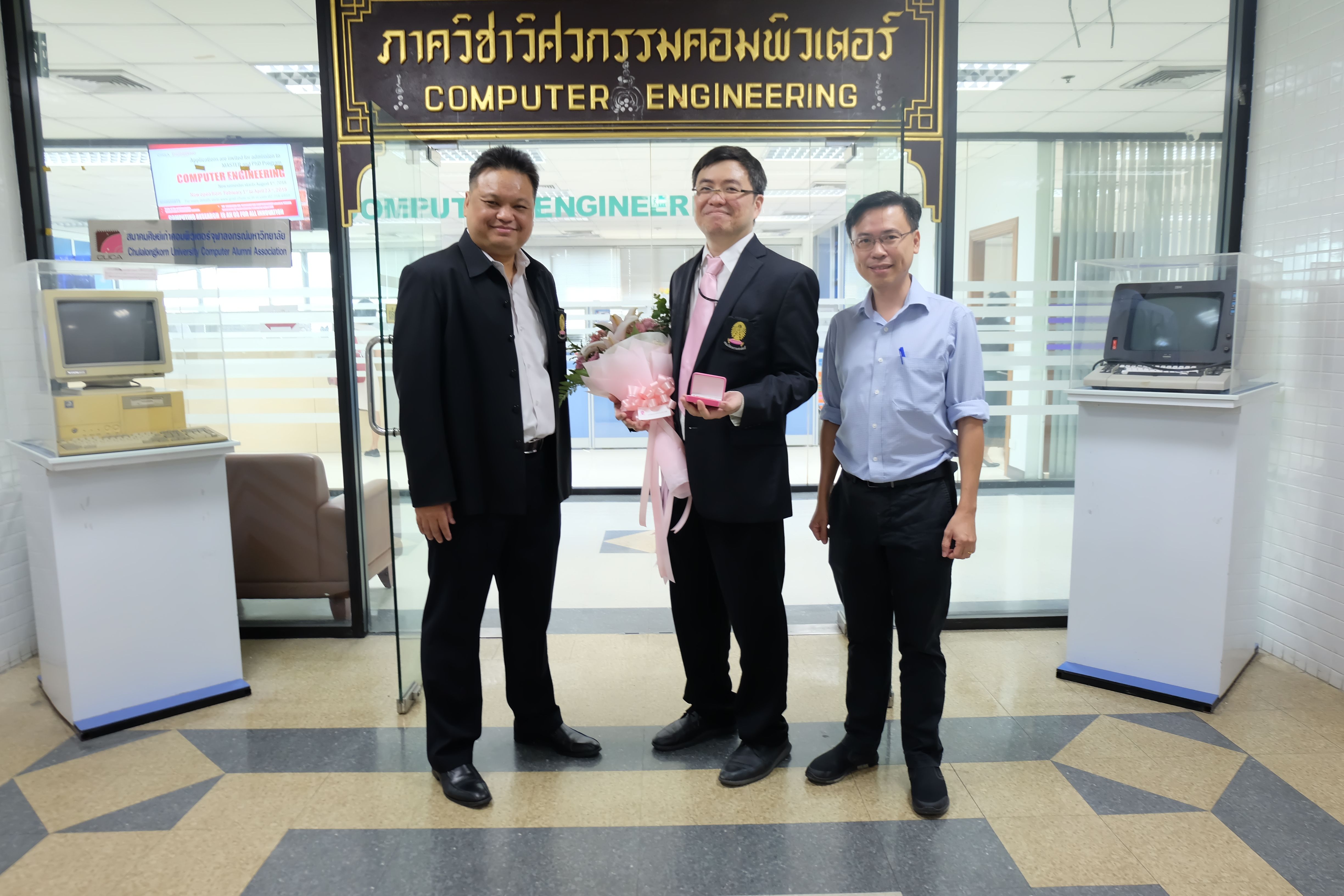 ดอกไม้แสดงความยินดีจากจุฬาลงกรณ์มหาวิทยาลัย กับรางวัล BRONZE PRIZE - รูปภาพที่ 2