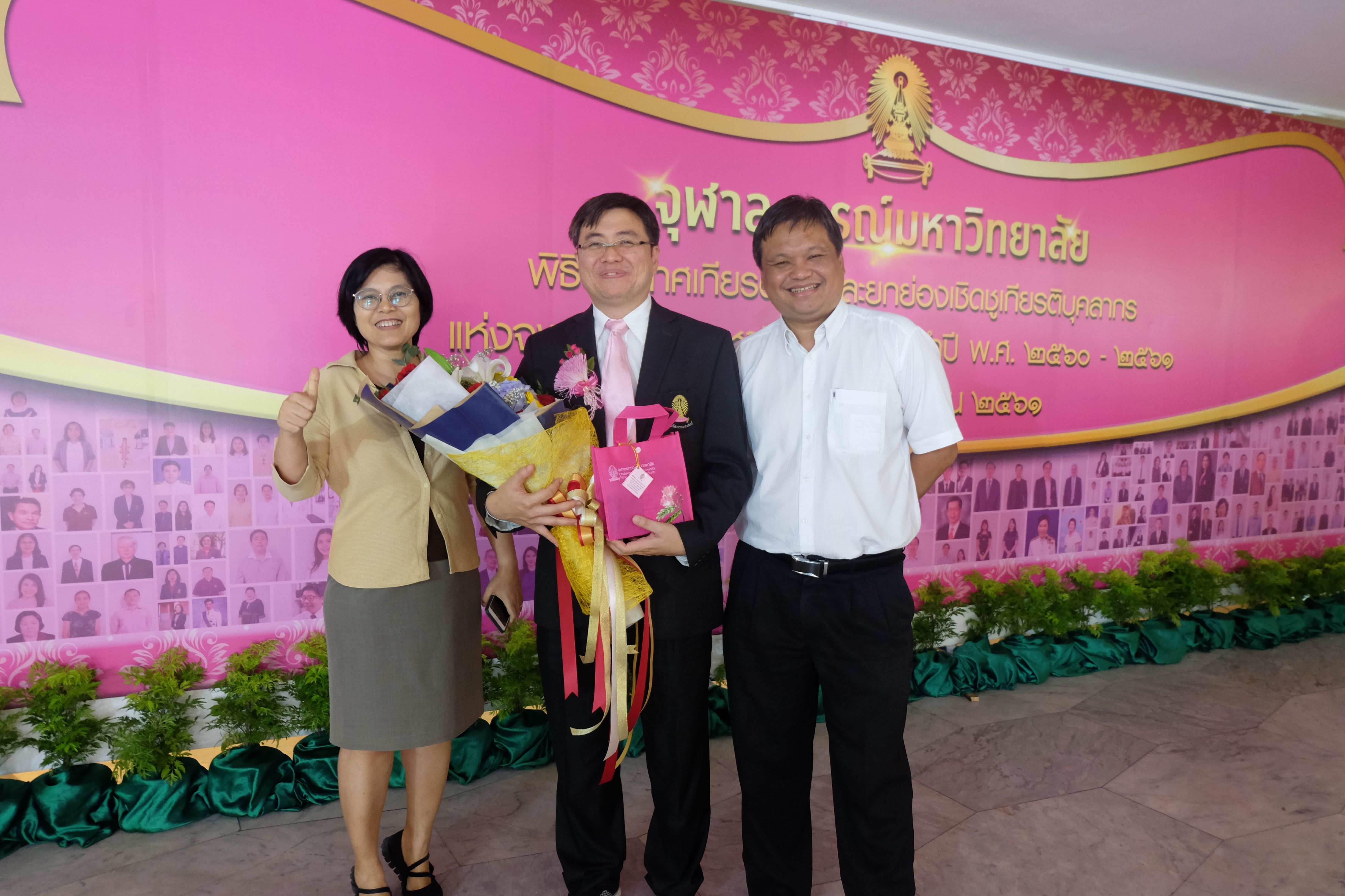 ภาควิชาวิศวกรรมคอมพิวเตอร์ขอแสดงความยินดี กับ ผศ.ดร.เกริก ภิรมย์โสภา  รับรางวัลยกย่องเชิดชูเกียรติบุคลากรแห่งจุฬาลงกรณ์มหาวิทยาลัย