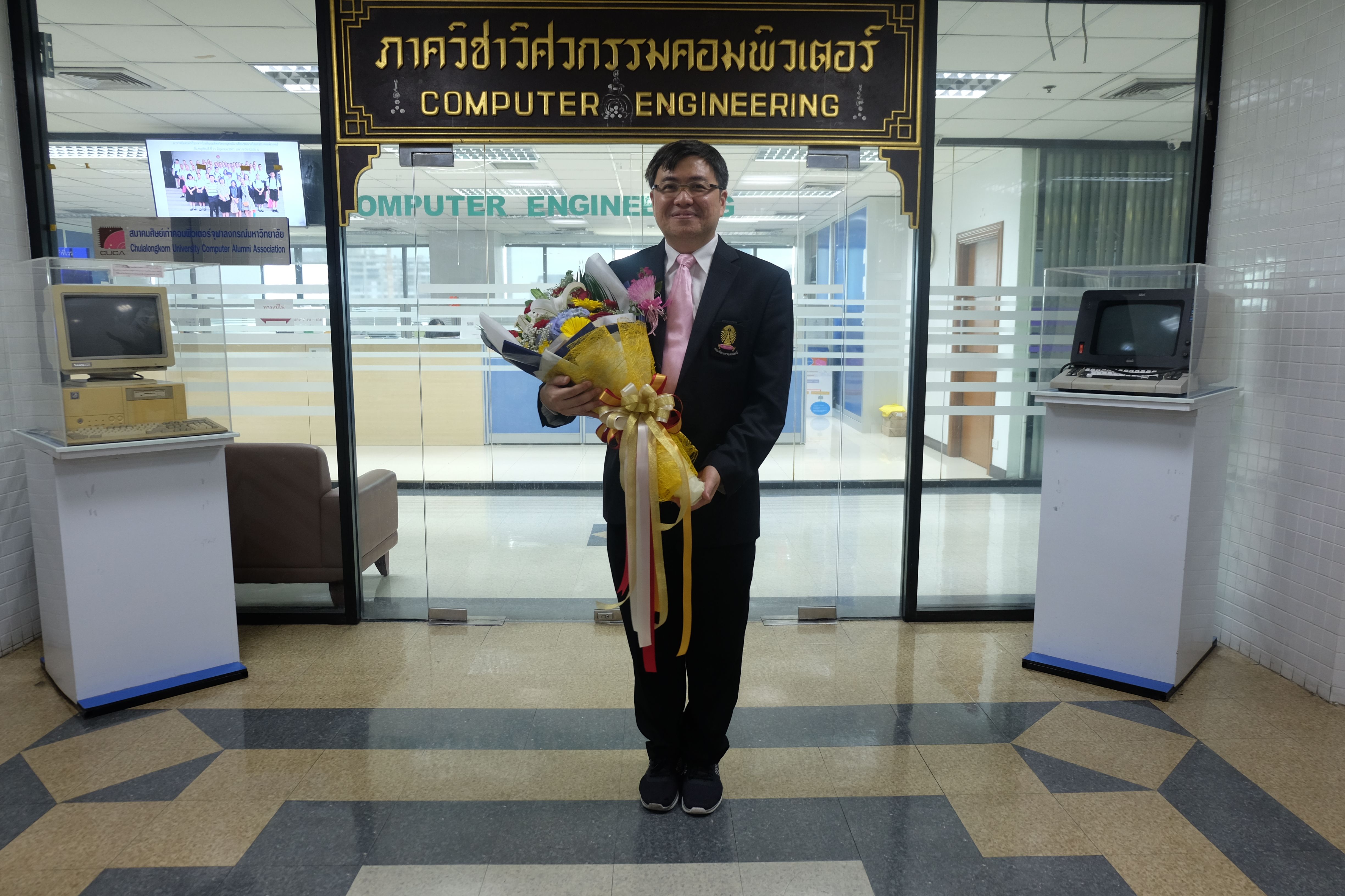 ภาควิชาวิศวกรรมคอมพิวเตอร์ขอแสดงความยินดี กับ ผศ.ดร.เกริก ภิรมย์โสภา  รับรางวัลยกย่องเชิดชูเกียรติบุคลากรแห่งจุฬาลงกรณ์มหาวิทยาลัย - รูปภาพที่ 5