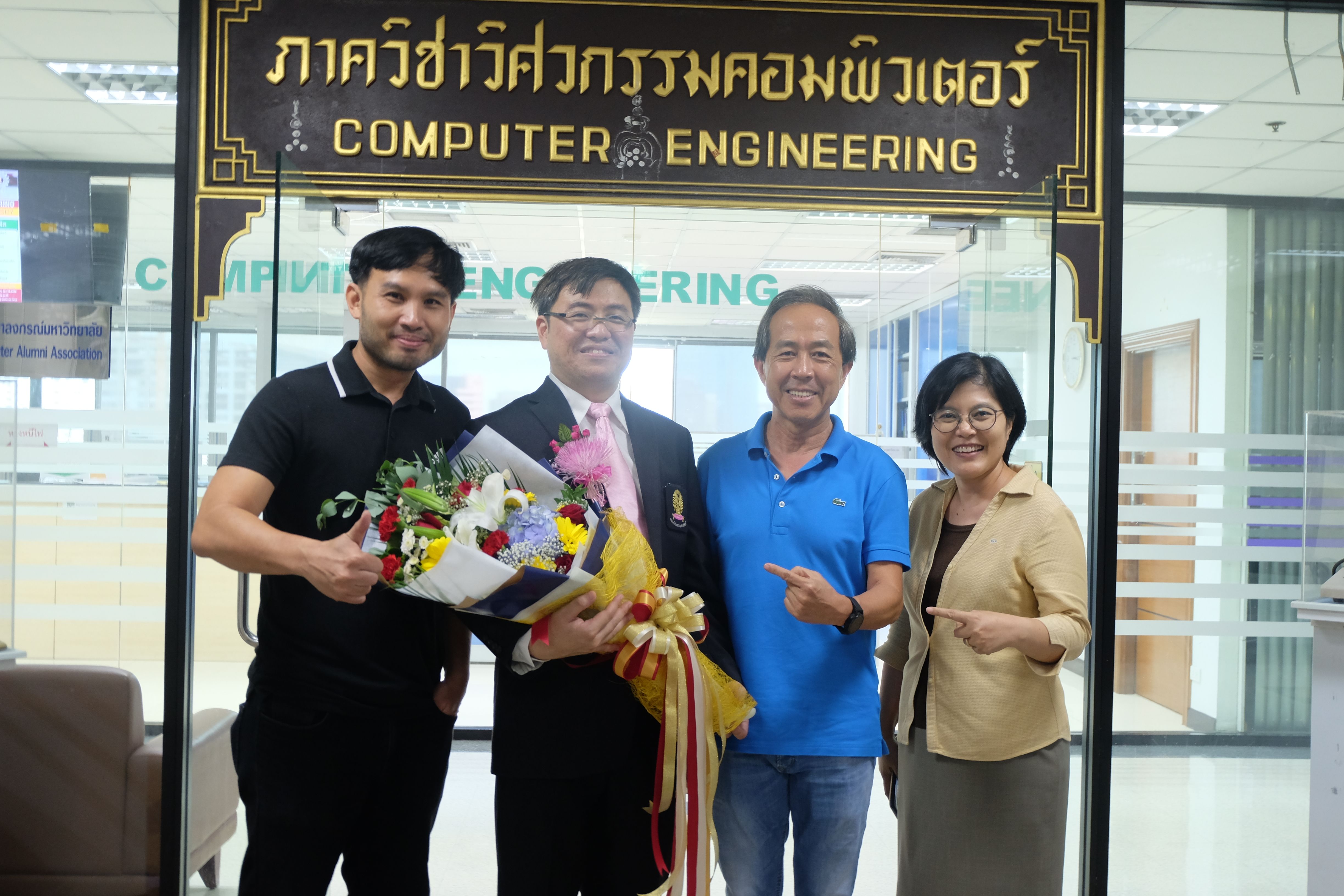 ภาควิชาวิศวกรรมคอมพิวเตอร์ขอแสดงความยินดี กับ ผศ.ดร.เกริก ภิรมย์โสภา  รับรางวัลยกย่องเชิดชูเกียรติบุคลากรแห่งจุฬาลงกรณ์มหาวิทยาลัย - รูปภาพที่ 4