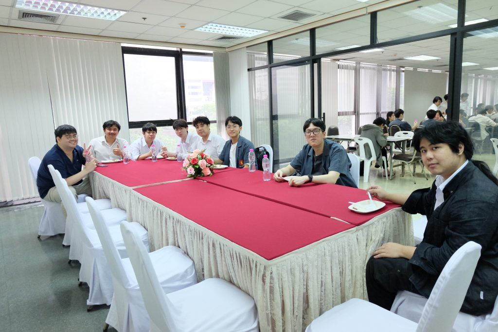ภาพบรรยากาศ งานปัจฉิมนิเทศนิสิตระดับปริญญาตรี ภาควิชาวิศวกรรมคอมพิวเตอร์ ประจำปีการศึกษา 2566 - รูปภาพที่ 5