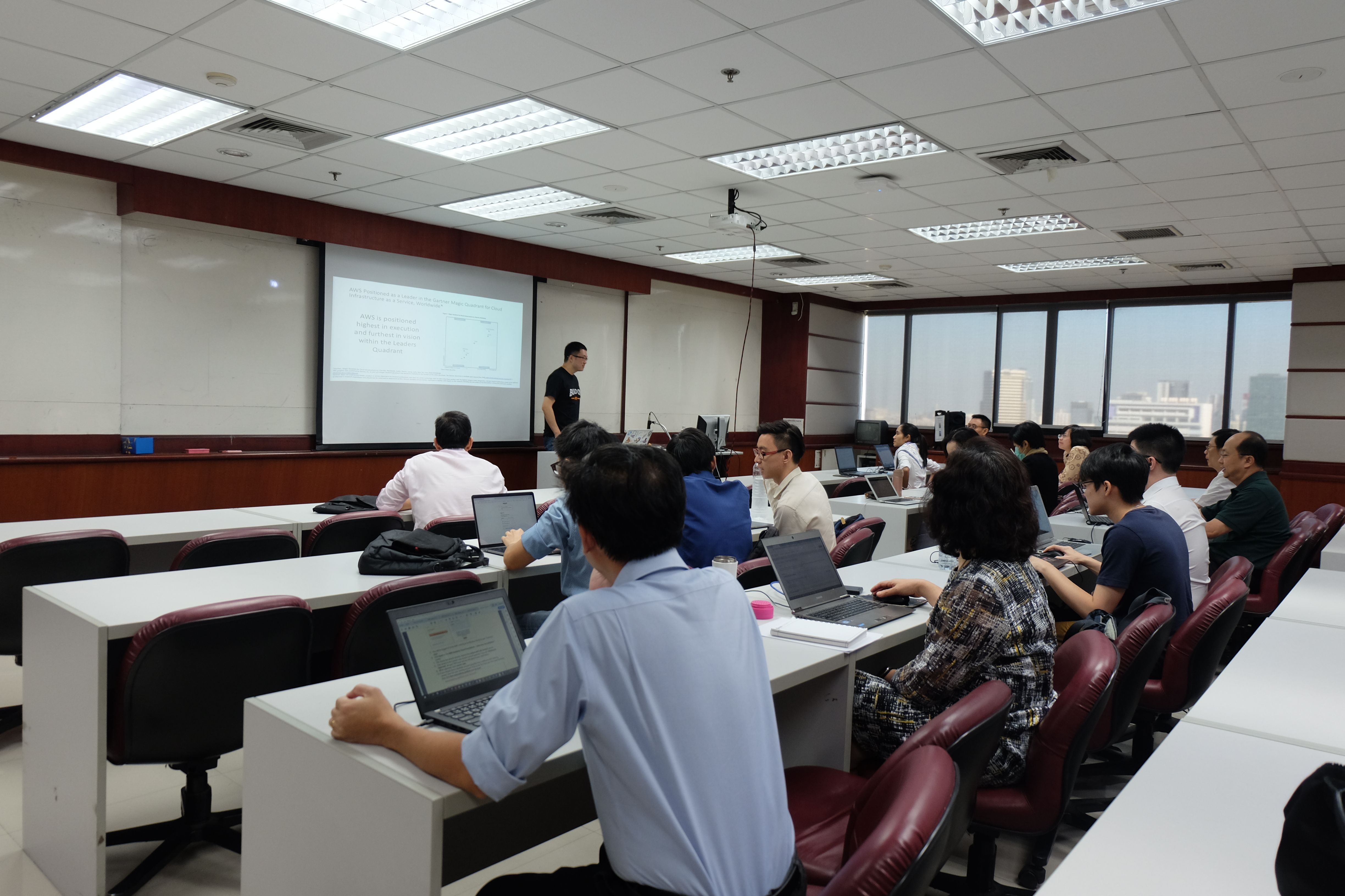 ภาพโครงการส่งเสริมคณาจารย์และนิสิตเข้าร่วมอบรม AWS Academy Cloudy Foundations - รูปภาพที่ 2