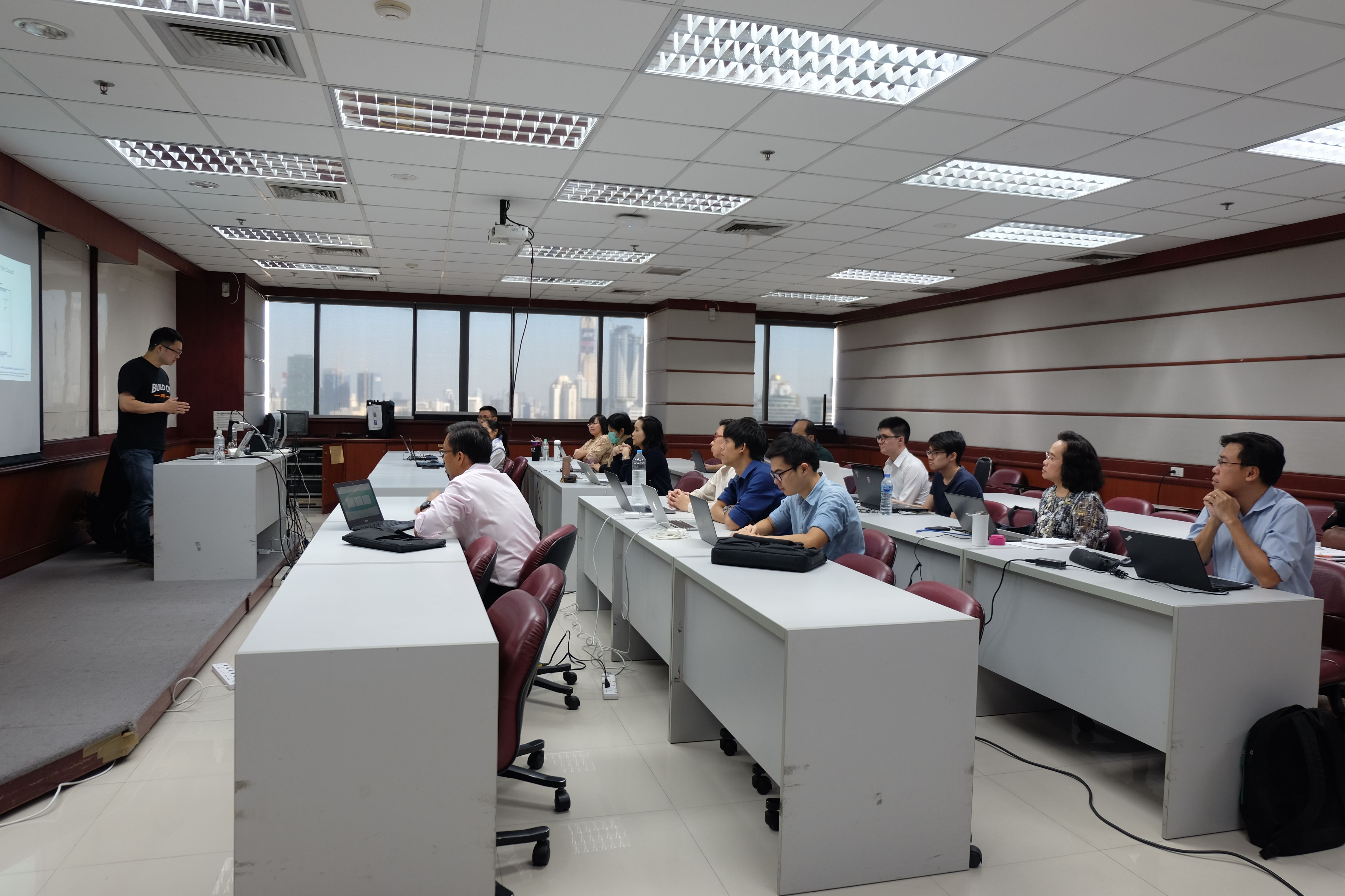 ภาพโครงการส่งเสริมคณาจารย์และนิสิตเข้าร่วมอบรม AWS Academy Cloudy Foundations - รูปภาพที่ 3