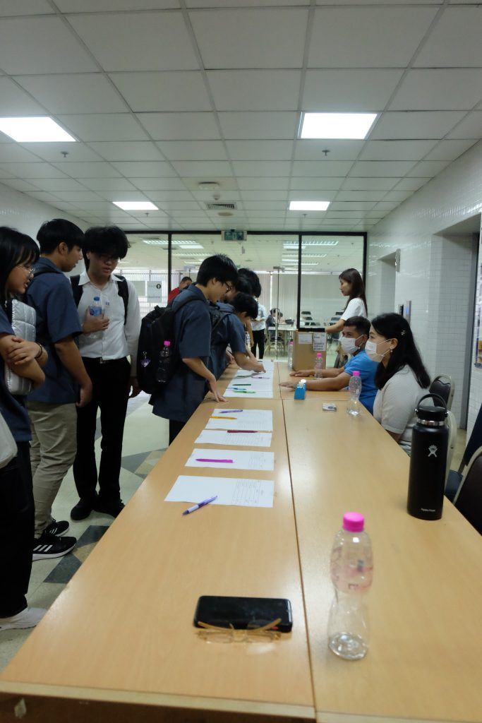 ภาพบรรยากาศกิจกรรมต้อนรับนิสิต CP (หลักสูตรวิศวกรรมศาสตรบัณฑิต สาขาวิชาวิศวกรรมคอมพิวเตอร์) ชั้นปีที่ 2 งานปฐมนิเทศเข้าสู่ภาควิชาวิศวกรรมคอมพิวเตอร์ - รูปภาพที่ 6