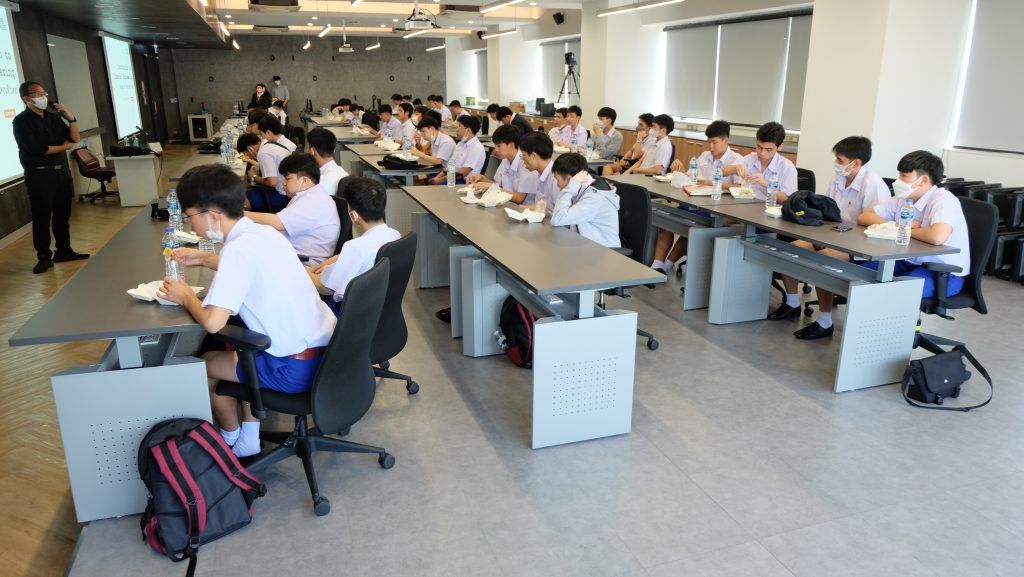 คณะอาจารย์และนักเรียน(ม.4-ม.5)โรงเรียนอัสสัมชัญบางรัก เยี่ยมชมภาควิชาฯ - รูปภาพที่ 2