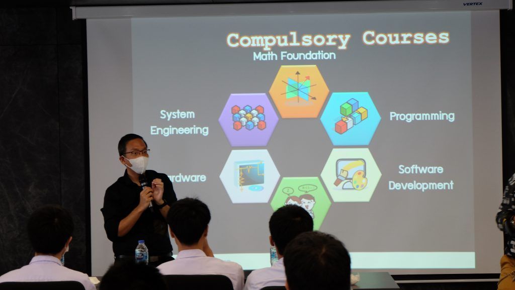คณะอาจารย์และนักเรียน(ม.4-ม.5)โรงเรียนอัสสัมชัญบางรัก เยี่ยมชมภาควิชาฯ - รูปภาพที่ 3