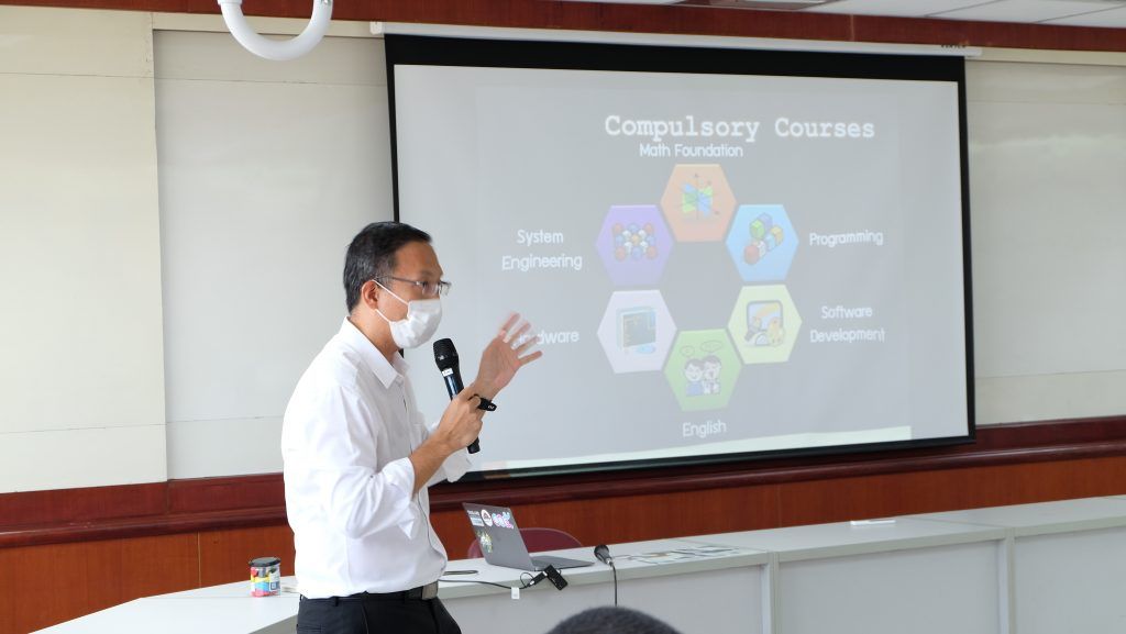 รูปบรรยากาศ คณะอาจารย์และนักเรียนโรงเรียนเบญจมราชูทิศ จ.นครศรีธรรมราช เข้าเยี่ยมชมภาควิชาฯ - รูปภาพที่ 5