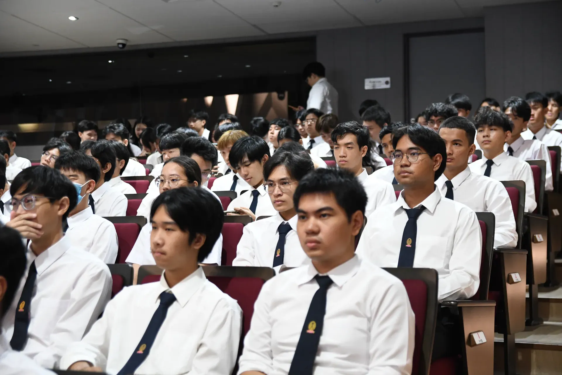 ประมวลภาพงานปฐมนิเทศนิสิต หลักสูตรวิศวกรรมคอมพิวเตอร์และเทคโนโลยีดิจิทัล (CEDT) ภาควิชาวิศวกรรมคอมพิวเตอร์ คณะวิศวกรรมศาสตร์ จุฬาลงกรณ์มหาวิทยาลัย  - รูปภาพที่ 6