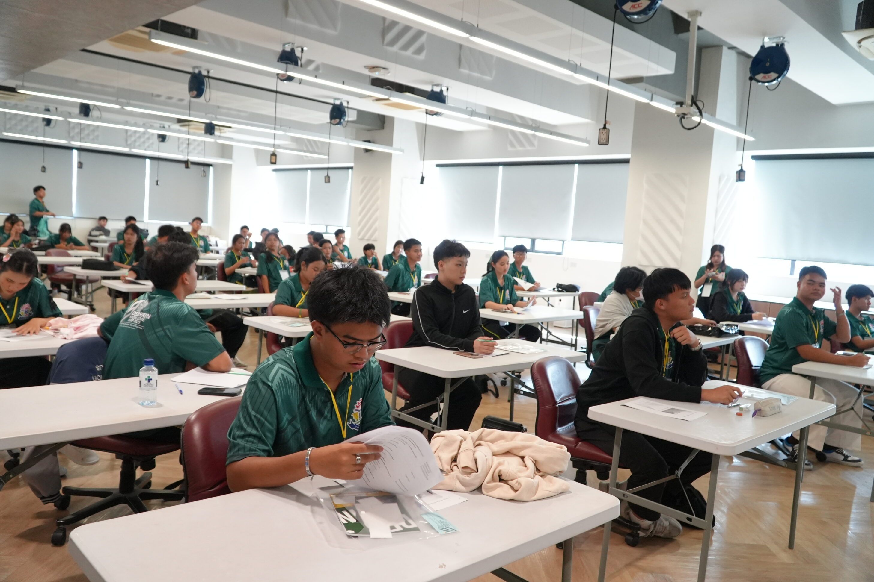 ภาควิชาวิศวกรรมคอมพิวเตอร์  คณะวิศวกรรมศาสตร์จุฬาลงกรณ์มหาวิทยาลัยยินดีต้อนรับคณะครูและนักเรียนจากเครือข่ายโรงเรียนเทพศิรินทร์ทั้ง 12 แห่งเข้าเยี่ยมชมคณะวิศวกรรมศาสตร์และรับฟังหลักสูตรของภาควิชาวิศวกรรมคอมพิวเตอร์ - รูปภาพที่ 3