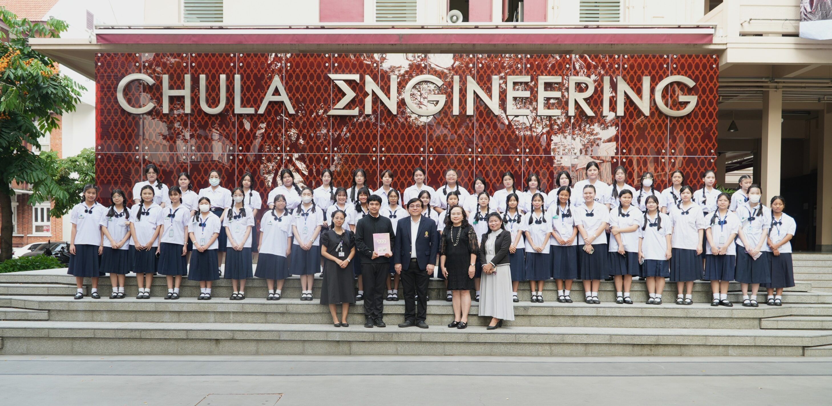 🥳ภาควิชาวิศวกรรมคอมพิวเตอร์ คณะวิศวกรรมศาสตร์ จุฬาลงกรณ์มหาวิทยาลัย ยินดีต้อนรับคณะครูและนักเรียนจากจากโรงเรียนราชินีบน เข้าเยี่ยมชมคณะวิศวกรรมศาสตร์และรับฟังหลักสูตรของภาควิชาวิศวกรรมคอมพิวเตอร์🥳 - รูปภาพที่ 4