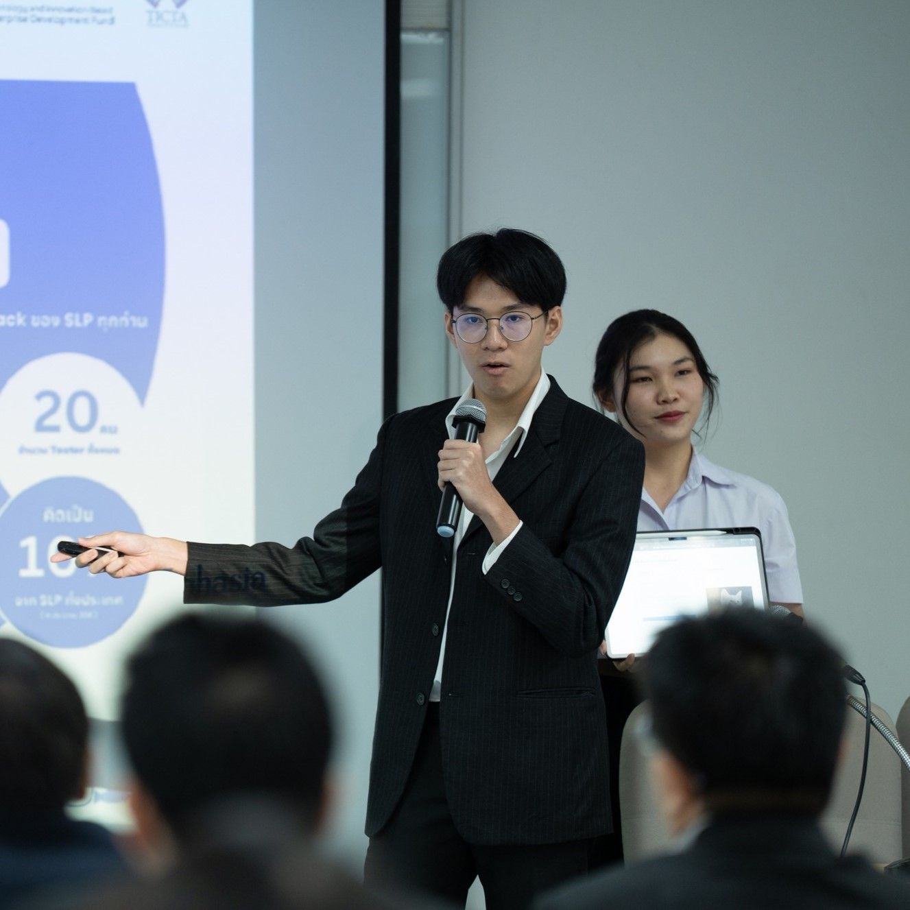 ภาควิชาวิศวกรรมคอมพิวเตอร์ คณะวิศวกรรมศาสตร์ จุฬาลงกรณ์มหาวิทยาลัย ขอร่วมแสดงความยินดีกับนิสิตที่คว้ารางวัล รองชนะเลิศอันดับ 1 จากการแข่งขัน RAMA Medical Innovations Pitching Day 2025 ซึ่งจัดขึ้นเมื่อวันที่ 28 สิงหาคม 2568 ณ ที่ห้อง 810AB อาคารเรียนและปฏิบัติการรวมด้านการแพทย์และโรงเรียนพยาบาลรามาธิบดี - รูปภาพที่ 4