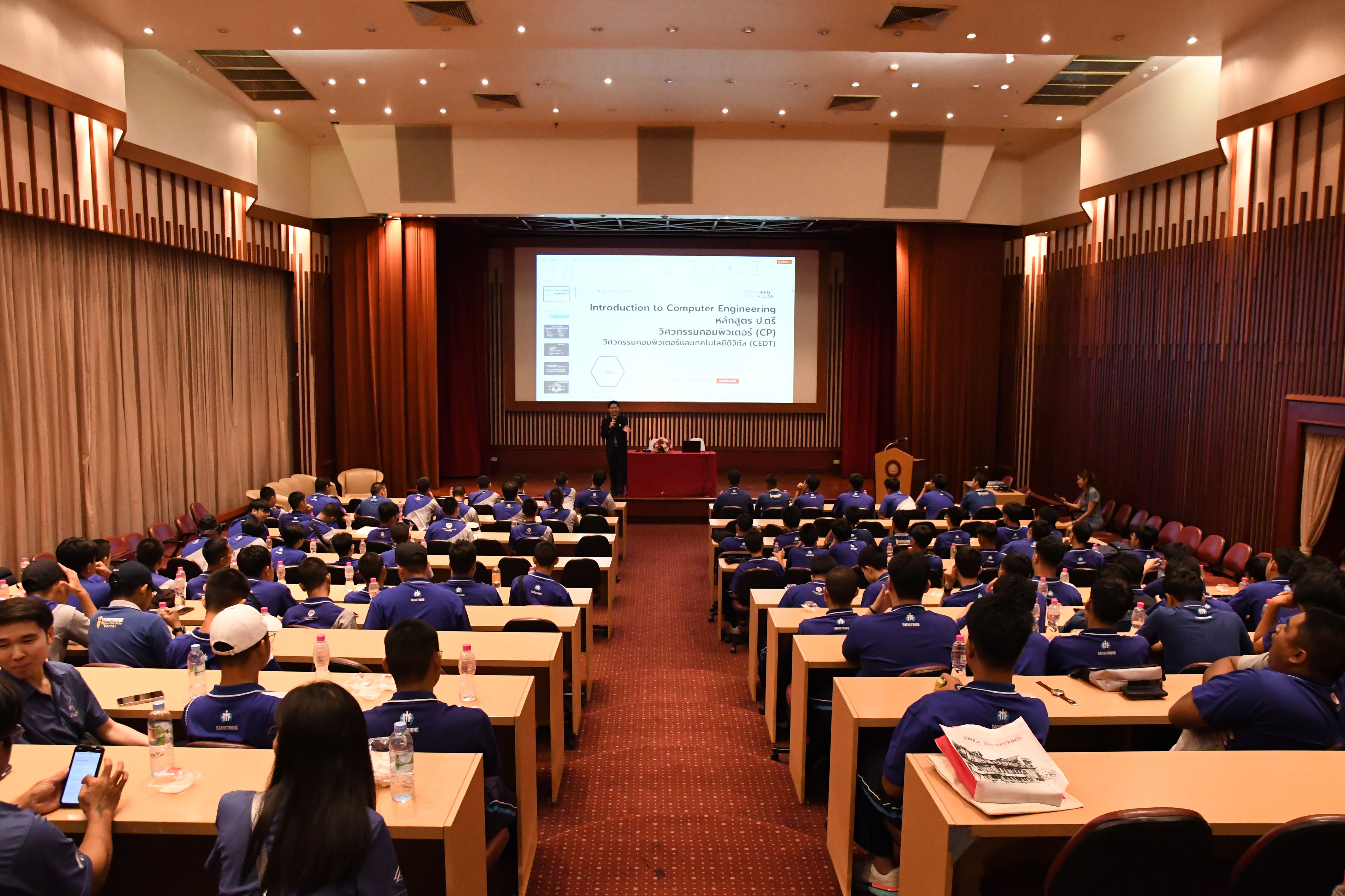 ? ภาควิชาวิศวกรรมคอมพิวเตอร์ คณะวิศวกรรมศาสตร์ จุฬาลงกรณ์มหาวิทยาลัยได้ให้การต้อนรับคณะอาจาร์ยและนักเรียน จากโรงเรียนแสงทองวิทยา มาเยี่ยมชมภาควิศวกรรมคอมพิวเตอร์