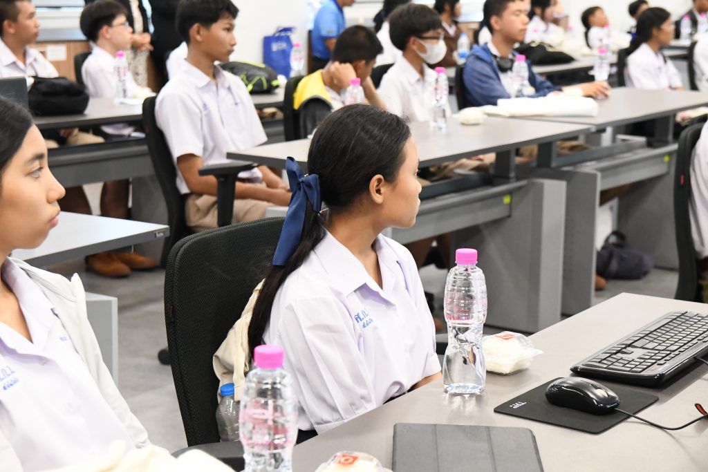 ? ภาควิชาวิศวกรรมคอมพิวเตอร์ คณะวิศวกรรมศาสตร์ จุฬาลงกรณ์มหาวิทยาลัยได้ให้การต้อนรับคณะอาจาร์ยและนักเรียนจากโรงเรียนศรีสะเกษวิทยาลัย มาเยี่ยมชมภาควิศวกรรมคอมพิวเตอร์? - รูปภาพที่ 5