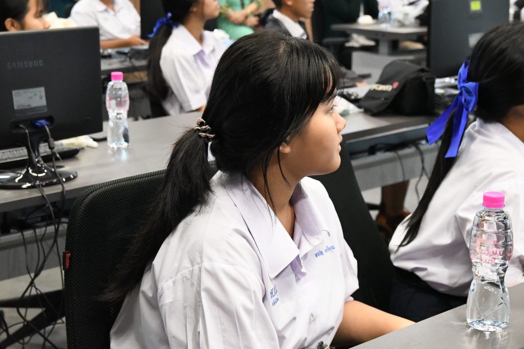 ? ภาควิชาวิศวกรรมคอมพิวเตอร์ คณะวิศวกรรมศาสตร์ จุฬาลงกรณ์มหาวิทยาลัยได้ให้การต้อนรับคณะอาจาร์ยและนักเรียนจากโรงเรียนศรีสะเกษวิทยาลัย มาเยี่ยมชมภาควิศวกรรมคอมพิวเตอร์? - รูปภาพที่ 6