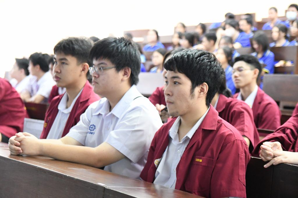 ?ภาควิชาวิศวกรรมคอมพิวเตอร์ต้อนรับคณะอาจารย์และนักเรียนจากโรงเรียนสาธิต มศว.ประสานมิตรและโรงเรียนเบญจมราชรังสฤษฎิ์ จ.ฉะเชิงเทรา? - รูปภาพที่ 5