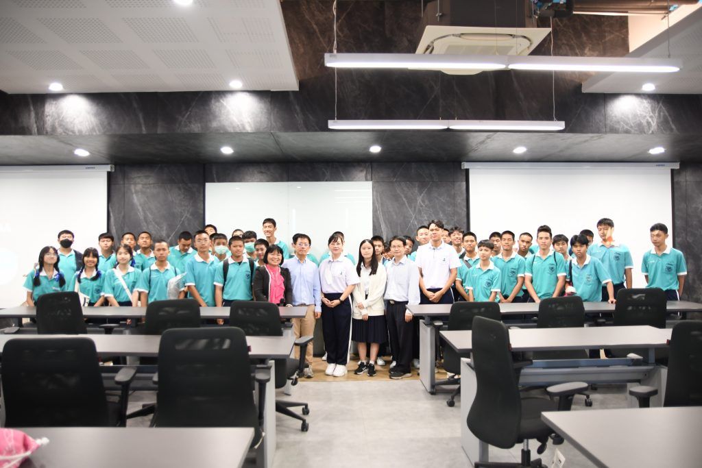 ภาควิชาวิศวกรรมคอมพิวเตอร์ต้อนรับคณะอาจารย์และนักเรียนจากโรงเรียนมารีวิทย์ จังหวัดชลบุรีเข้าเยี่ยมชมภาควิชาวิศวกรรมคอมพิวเตอร์ - รูปภาพที่ 2