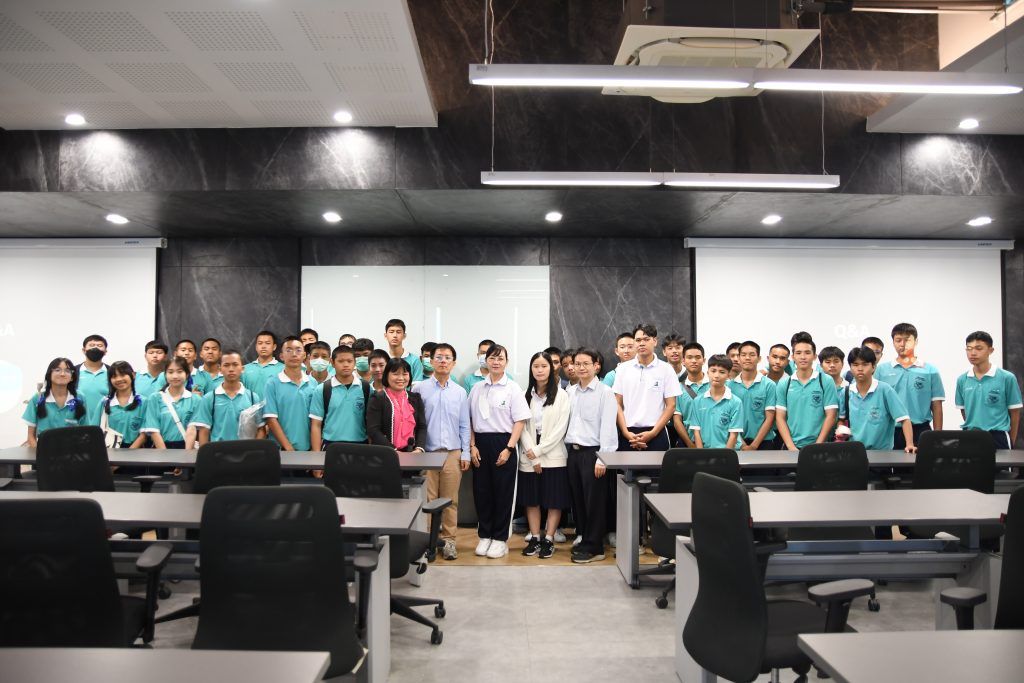 ภาควิชาวิศวกรรมคอมพิวเตอร์ต้อนรับคณะอาจารย์และนักเรียนจากโรงเรียนมารีวิทย์ จังหวัดชลบุรีเข้าเยี่ยมชมภาควิชาวิศวกรรมคอมพิวเตอร์ - รูปภาพที่ 4