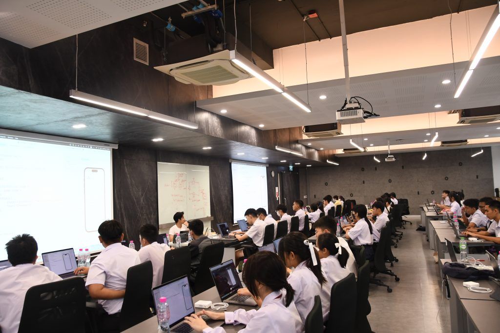 ประมวลภาพกิจกรรม iOS Developer Bootcamp ครั้งที่ 2 ภาควิชาวิศวกรรมคอมพิวเตอร์ ร่วมกับ Swift Coding Club Thailand และ DevCommu - รูปภาพที่ 5