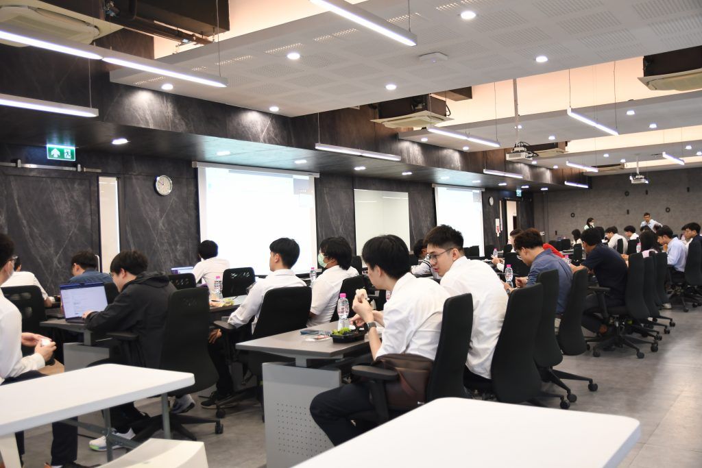 ภาพบรรยากาศงานปฐมนิเทศ นิสิต ระดับบัณฑิตศึกษาภาควิชาวิศวกรรมคอมพิวเตอร์ ภาคต้น 2567วันอังคาร ที่ 2 กรกฏาคม 2567 - รูปภาพที่ 3