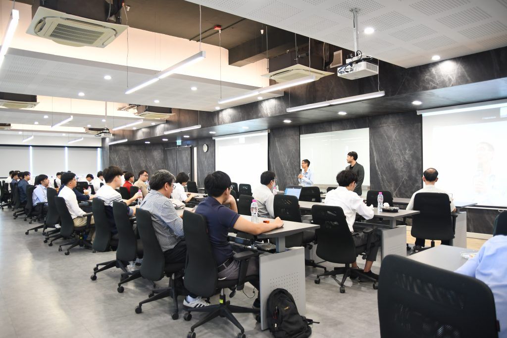 ภาพบรรยากาศงานปฐมนิเทศ นิสิต ระดับบัณฑิตศึกษาภาควิชาวิศวกรรมคอมพิวเตอร์ ภาคต้น 2567วันอังคาร ที่ 2 กรกฏาคม 2567 - รูปภาพที่ 6