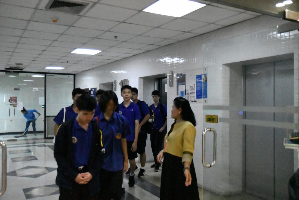 ภาควิชาวิศวกรรมมคอมพิวเตอร์ คณะวิศวกรรมศาสตร์ จุฬาลงกรณ์มหาวิทยาลัย ได้ให้การต้อนรับคณะอาจารย์และนักเรียนจากโรงเรียนมหิดลวิทยานุสรณ์มาเยี่ยมชมภาควิศวกรรมคอมพิวเตอร์ - รูปภาพที่ 1