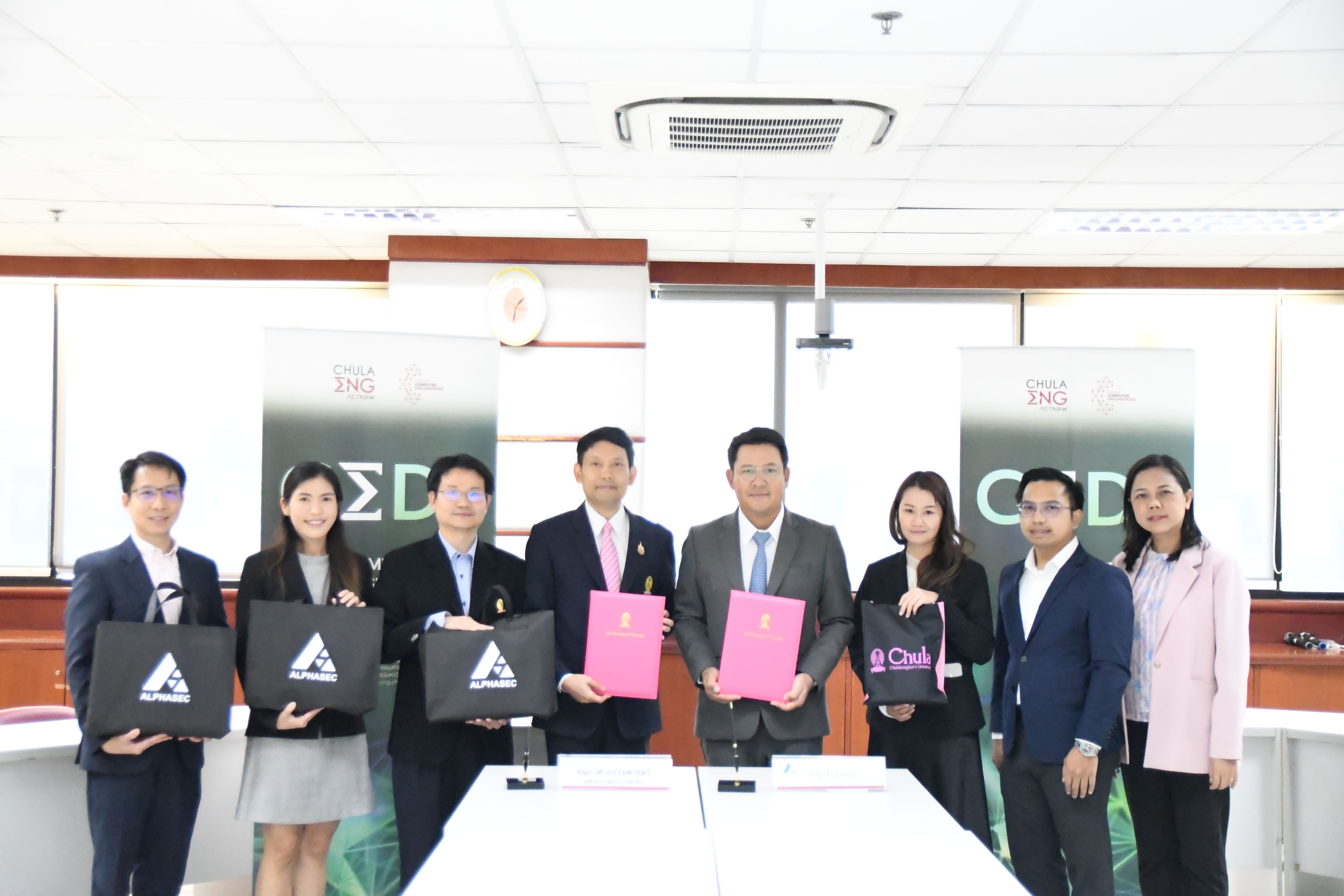 ภาควิชาวิศวกรรมคอมพิวเตอร์ คณะวิศวกรรมศาสตร์ จุฬาลงกรณ์มหาวิทยาลัย จับมือกับ อัลฟ่าเซค ยกระดับรูปแบบการเรียนรู้ เพื่อเตรียมความพร้อมนิสิต CEDT สู่ตลาดงานดิจิทัลอย่างมั่นใจและมีศักยภาพ