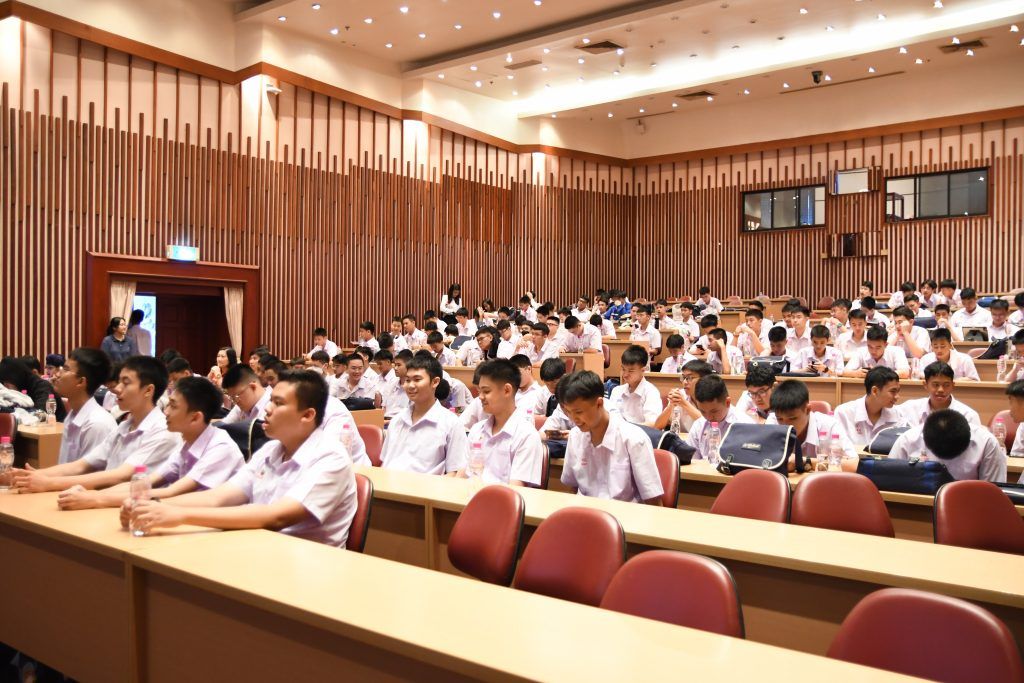 ภาควิชาวิศวกรรมคอมพิวเตอร์ต้อนรับคณะอาจารย์และนักเรียนจากโรงเรียนเซนต์คาเบรียล เข้าเยี่ยมชมภาควิชาวิศวกรรมคอมพิวเตอร์ - รูปภาพที่ 6
