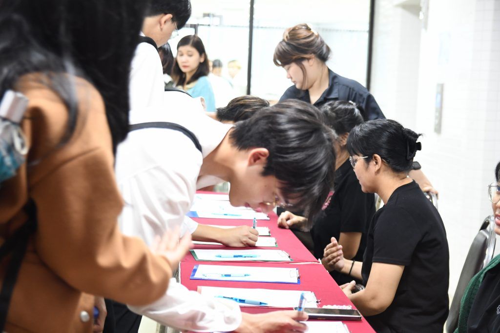 ภาพบรรยากาศงานปัจฉิมนิเทศนิสิตระดับปริญญาบัณฑิต ภาควิชาวิศวกรรมคอมพิวเตอร์ ประจำปีการศึกษาษา 2567 - รูปภาพที่ 3