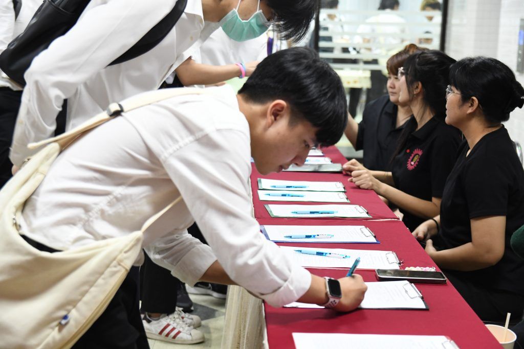 ภาพบรรยากาศงานปัจฉิมนิเทศนิสิตระดับปริญญาบัณฑิต ภาควิชาวิศวกรรมคอมพิวเตอร์ ประจำปีการศึกษาษา 2567 - รูปภาพที่ 4