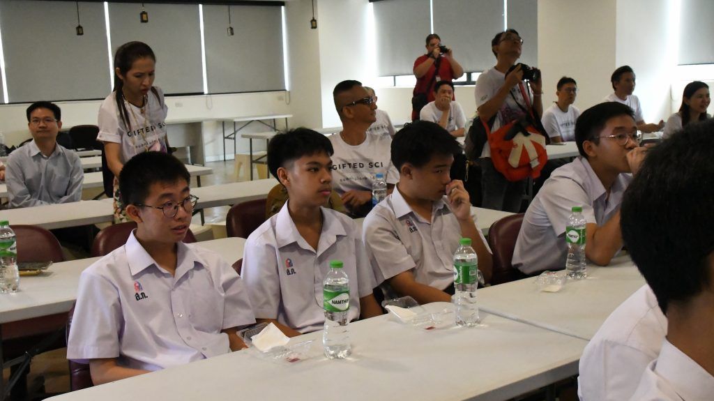 ?ภาควิชาวิศวกรรมคอมพิวเตอร์ คณะวิศวกรรมศาสตร์ จุฬาลงกรณ์มหาวิทยาลัยได้ให้การต้อนรับคณะนักเรียนและผู้ปกครองจากโรงเรียนสวนกุหลาบวิทยาลัย มาเยี่ยมชมภาควิศวกรรมคอมพิวเตอร์? - รูปภาพที่ 5