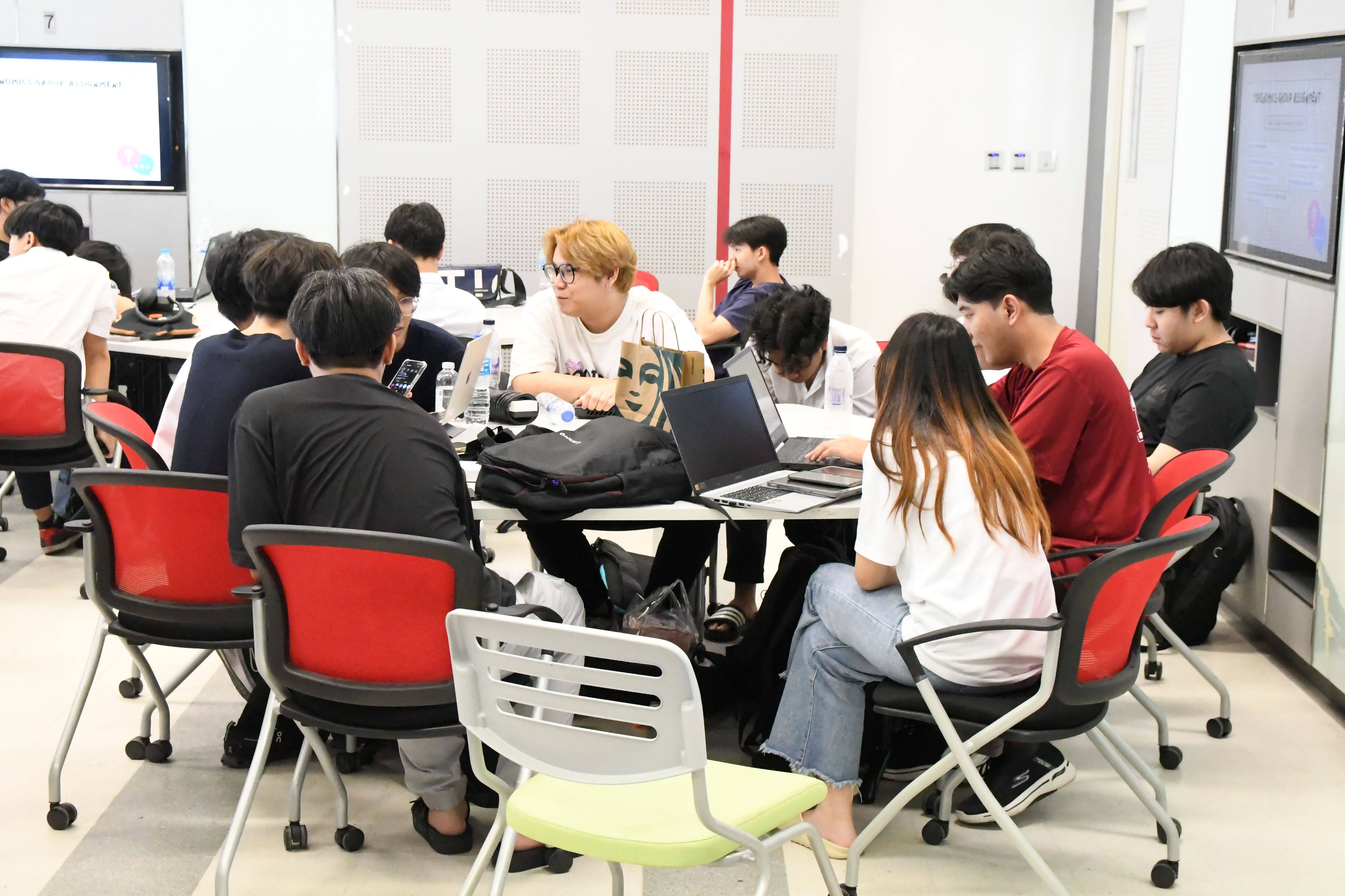 ?ประมวลภาพงานกิจกรรม Friday Activities ( สัปดาห์ที่ 4 )?