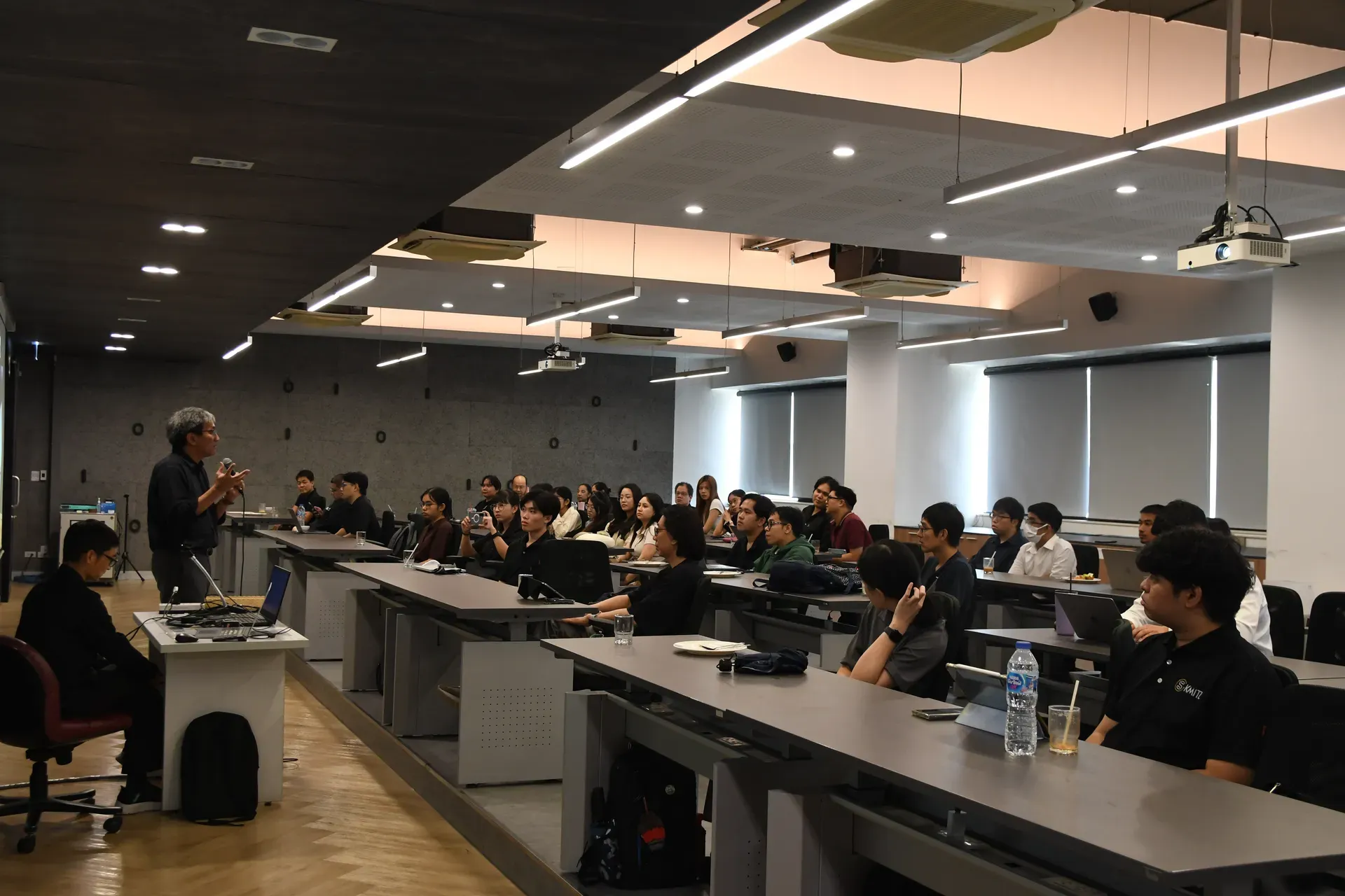 ภาพบรรยากาศงานปฐมนิเทศบัณฑิตศึกษาภาควิชาวิศวกรรมคอมพิวเตอร์ ภาคต้น 2569
