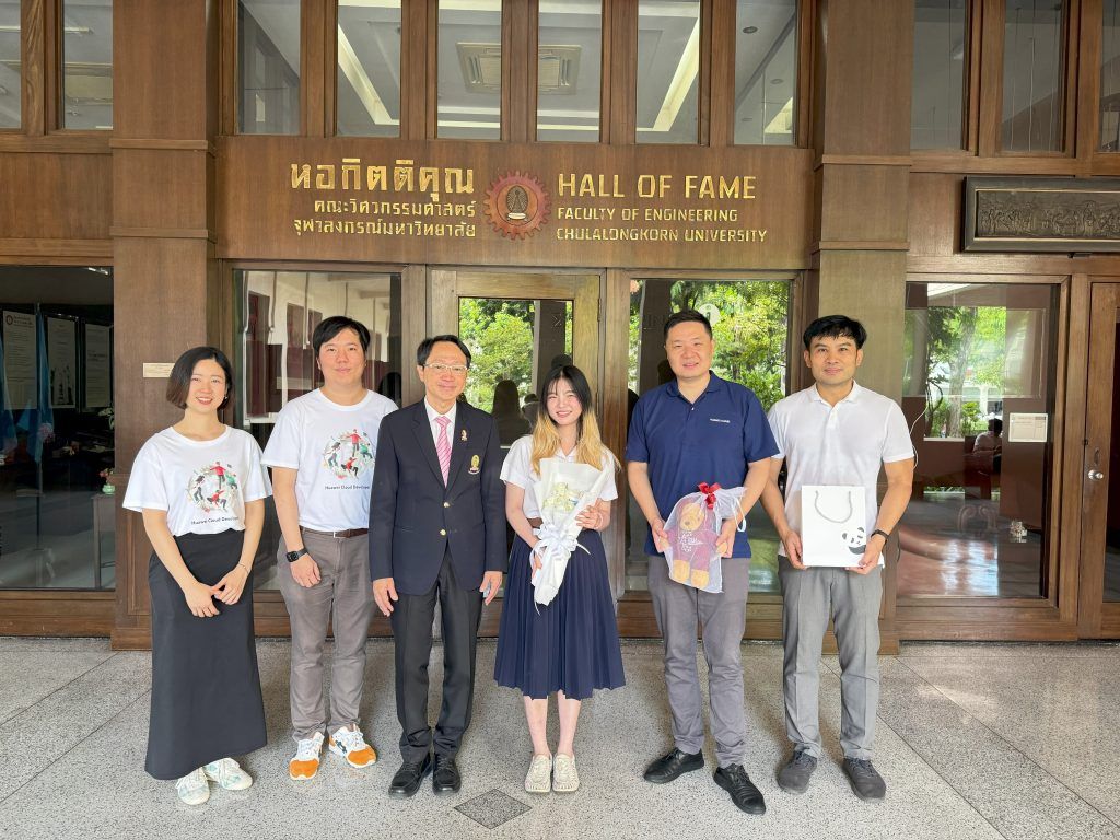 ? ?ผู้บริหาร Huawei และทีมงาน ได้ร่วมแสดงความยินดีกับ น.ส.วิชาดา ชัยประเสริฐสุด หรือ น้องเคอซา ที่ได้รับ ประกาศเกียรติคุณและรางวัล จากการทำกิจกรรมต่างๆ ในฐานะ Huawei Cloud Student Ambassador? ? - รูปภาพที่ 2